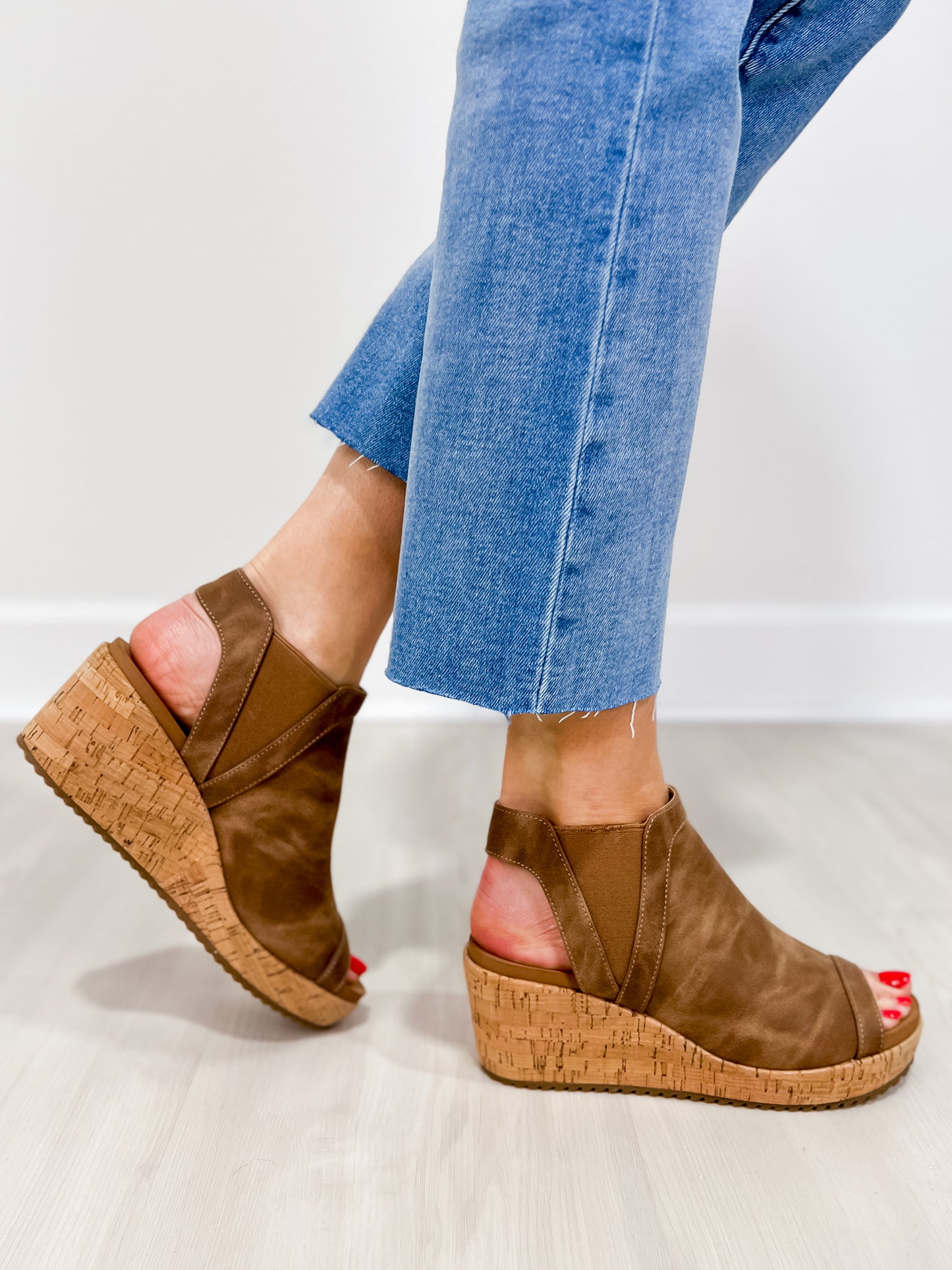 Corkys Easy Now Wedges in Tan Oil PU