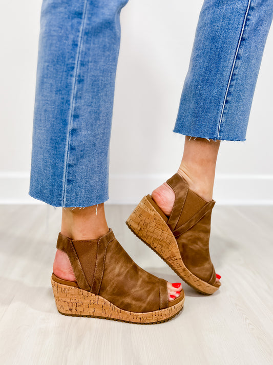 Corkys Easy Now Wedges in Tan Oil PU