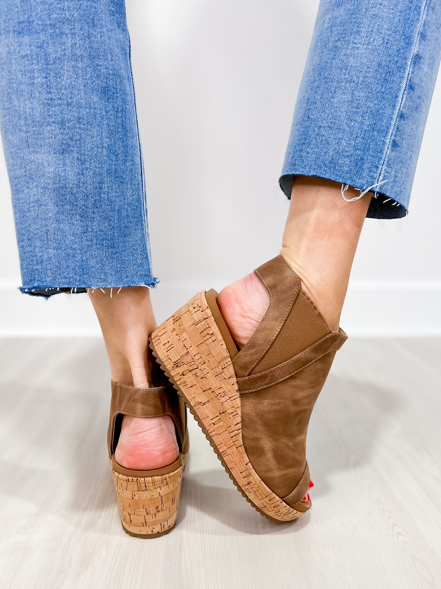 Corkys Easy Now Wedges in Tan Oil PU