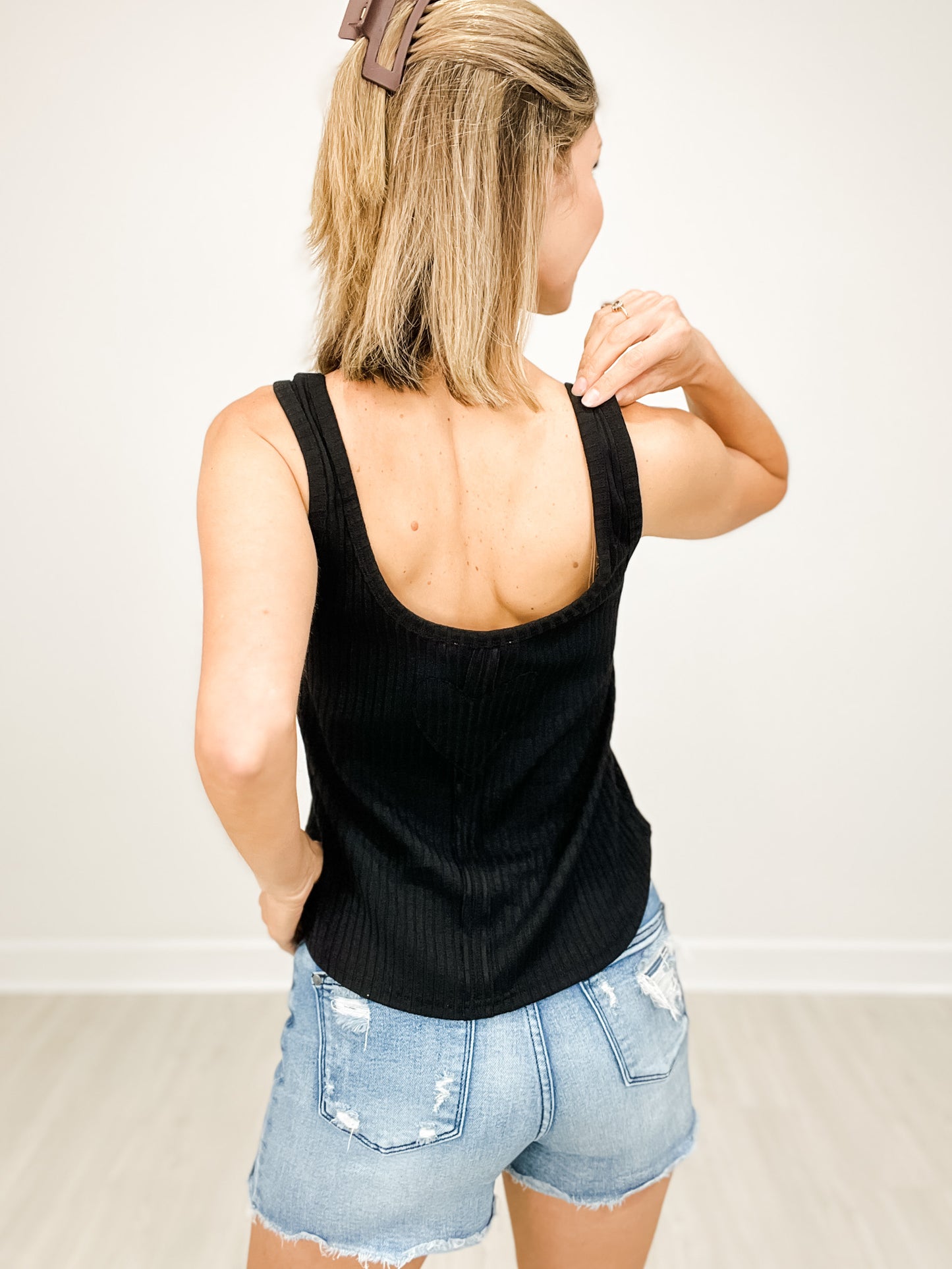 Scoop Neck Sleeveless Solid Knit Top