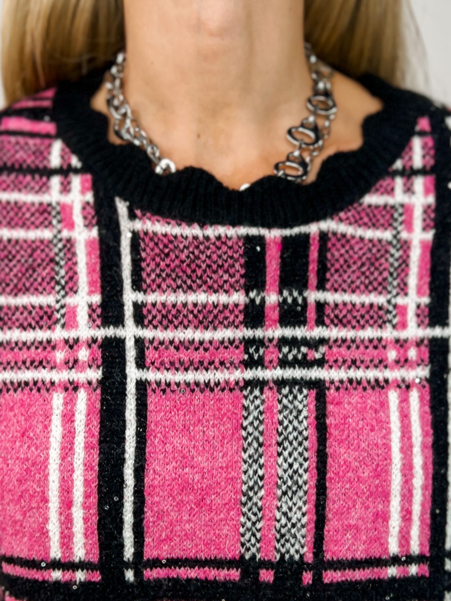 Plaid Short Sleeve Knit Top with Scallop Edges