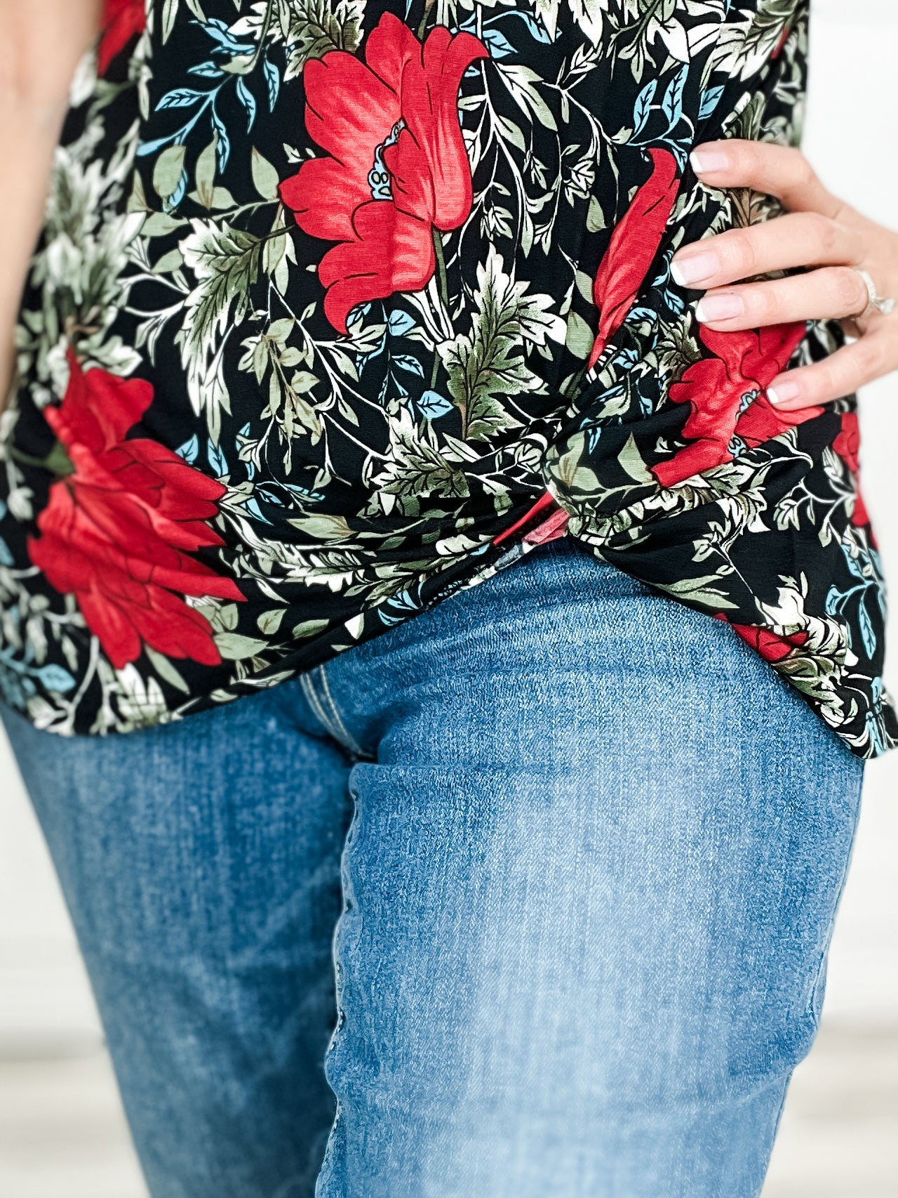 Short Sleeve V-neck Floral Print Front Twist Top