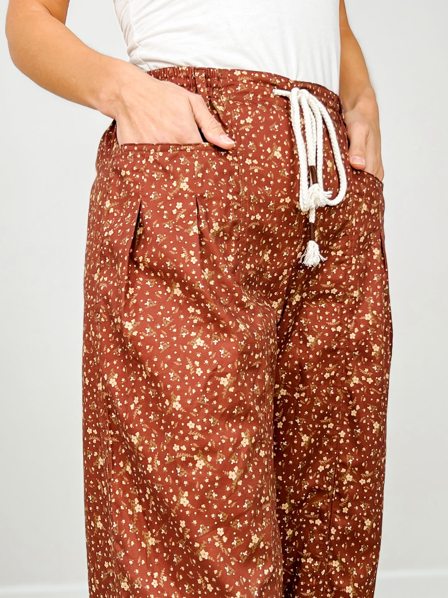 Ditsy Print Drawstring Barrel Leg Loose Pants