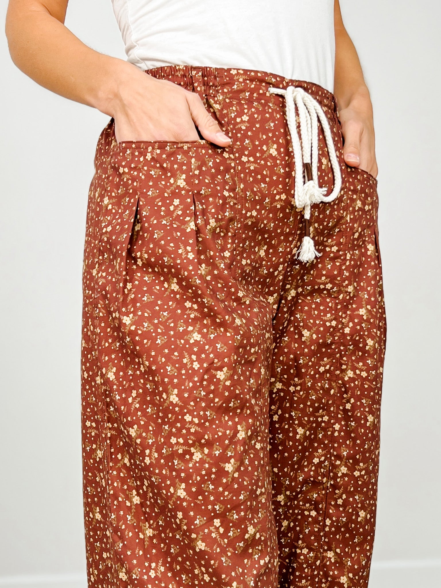 Ditsy Print Drawstring Barrel Leg Loose Pants