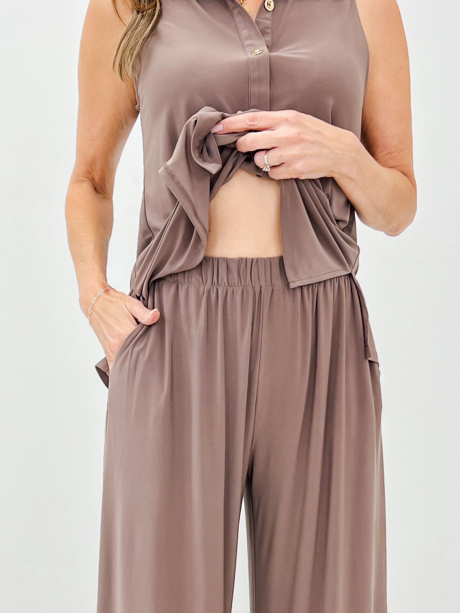 Shoreline Sleeveless Button Down Top with Matching Pants in Mocha