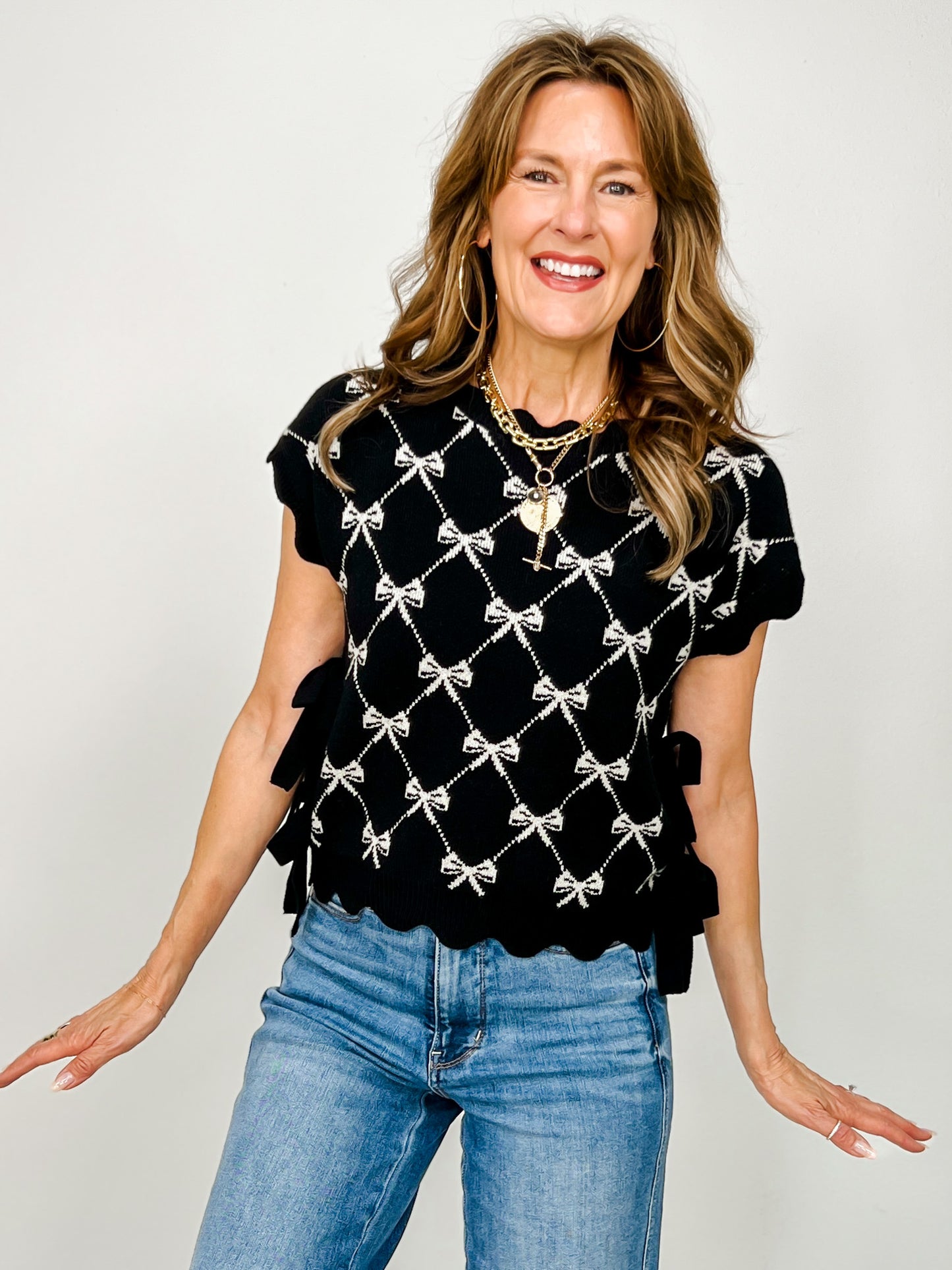 Bow Pattern Round Neck Short Sleeve Knit Sweater