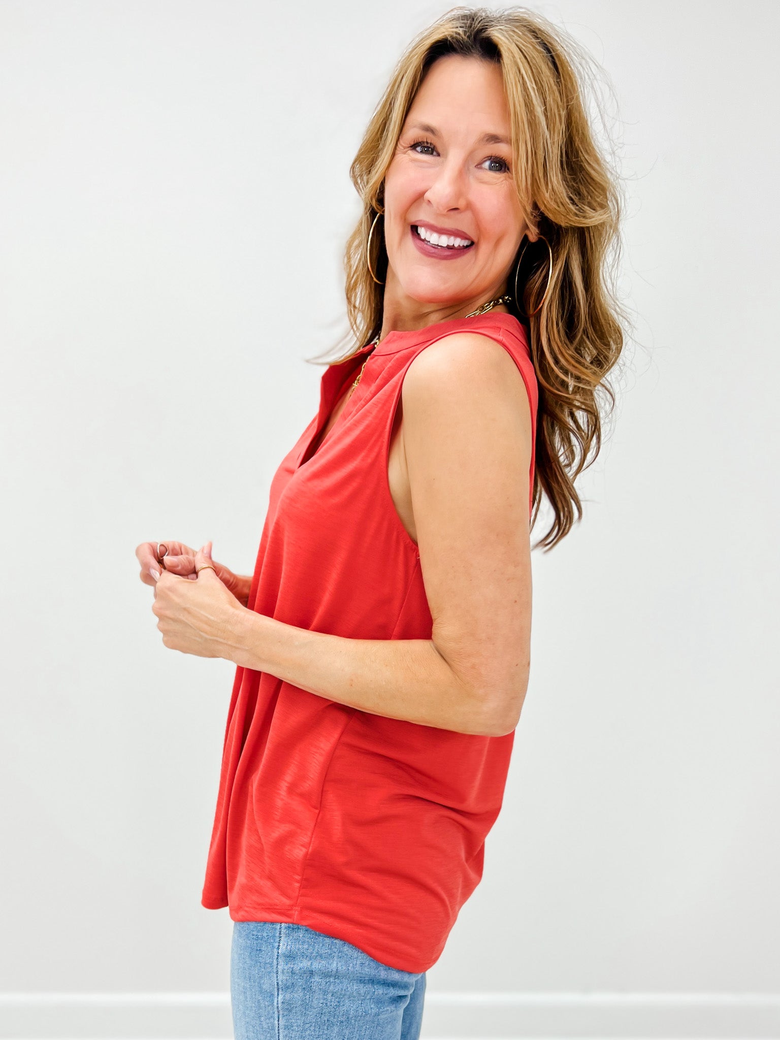Sleeveless Lizzy Top with Mandarin Collar in Hot Coral