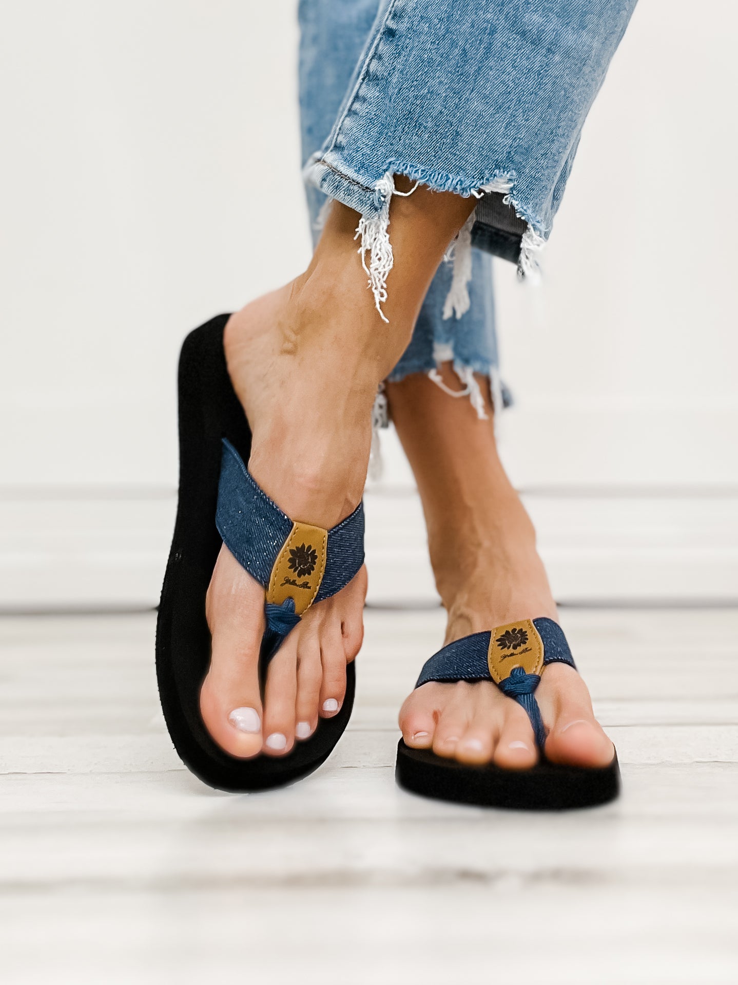 Yellowbox Finwick Flip Flop Shoes in Denim