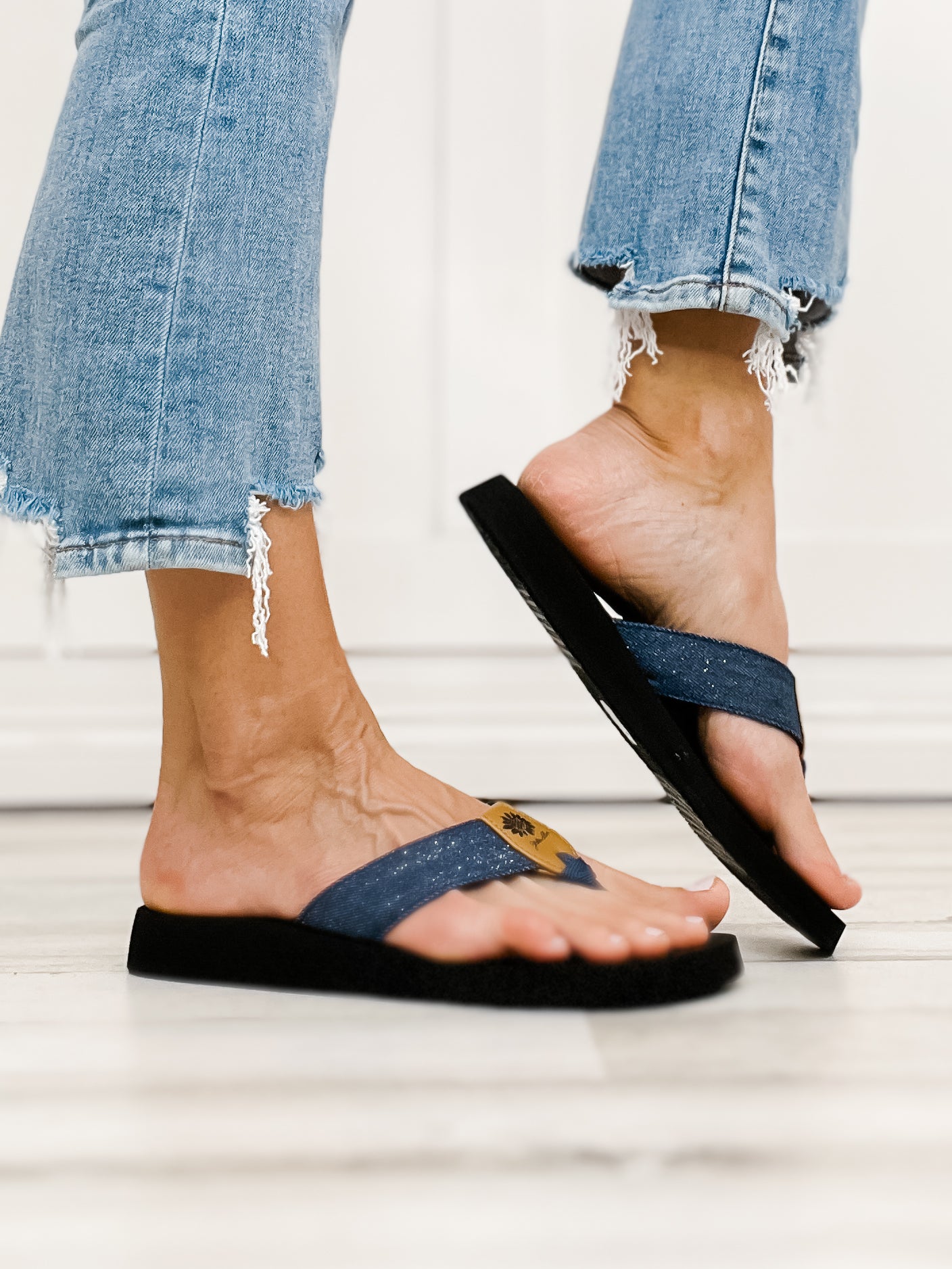 Yellowbox Finwick Flip Flop Shoes in Denim