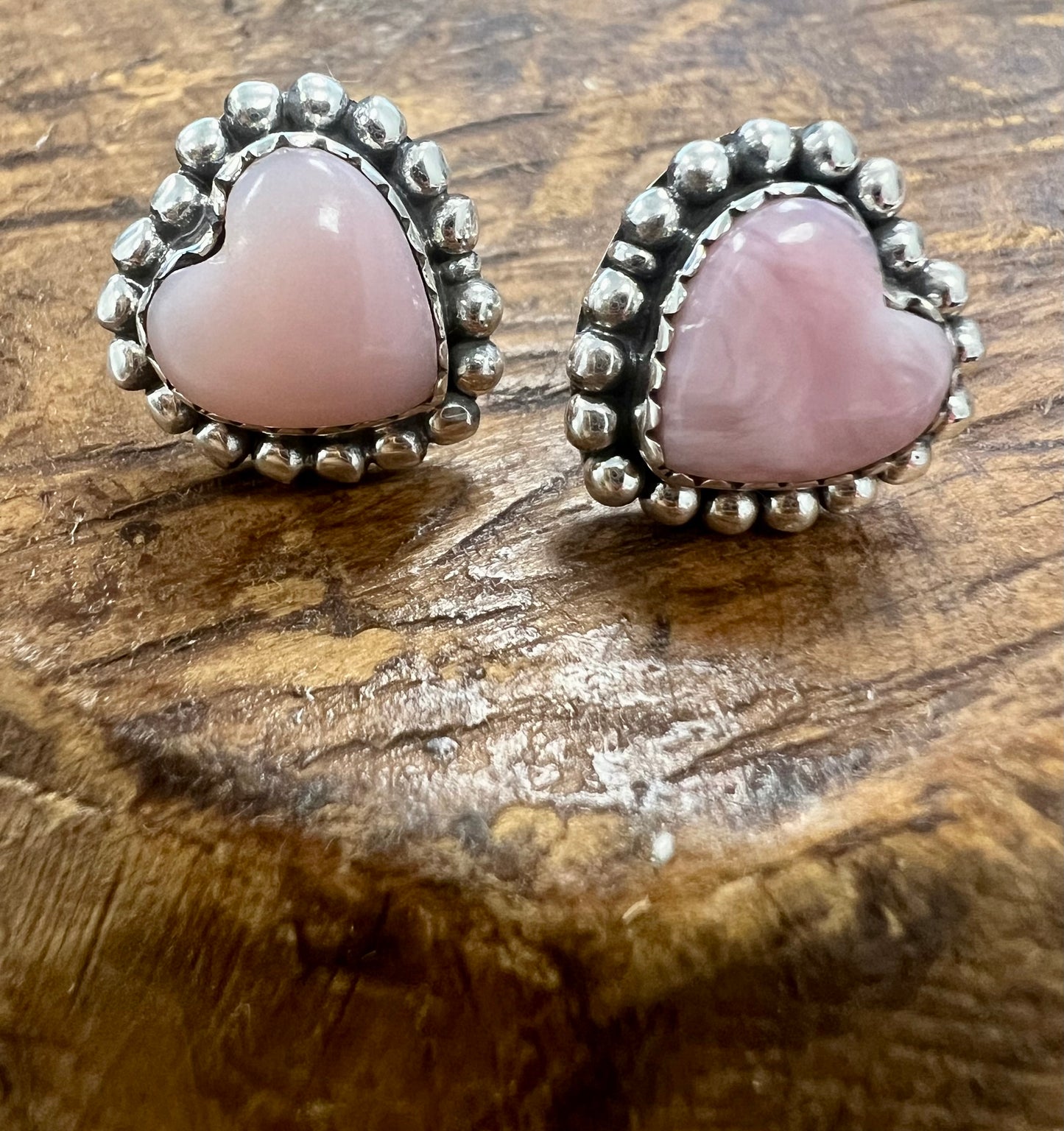 Hada Collection Pink Conch Heart Earrings