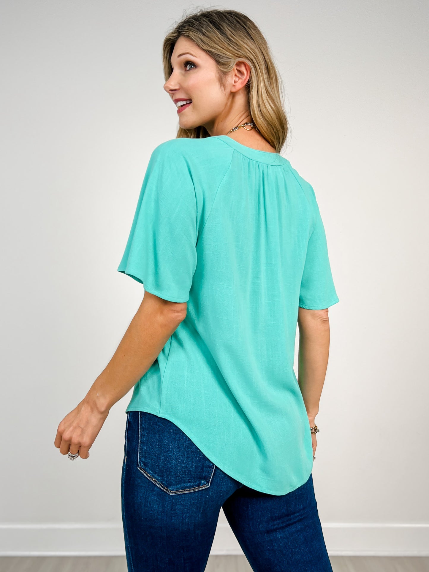 Trapunto Stitching Washed Linen V-Neck Top with Snap Closure