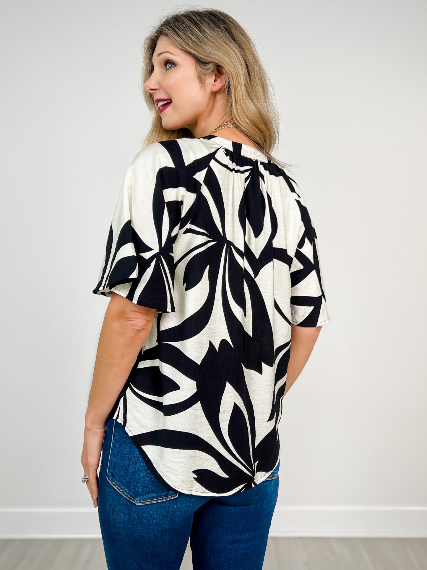 Tropical Print Trapunto Stitching V-Neck Top with Snap Closure