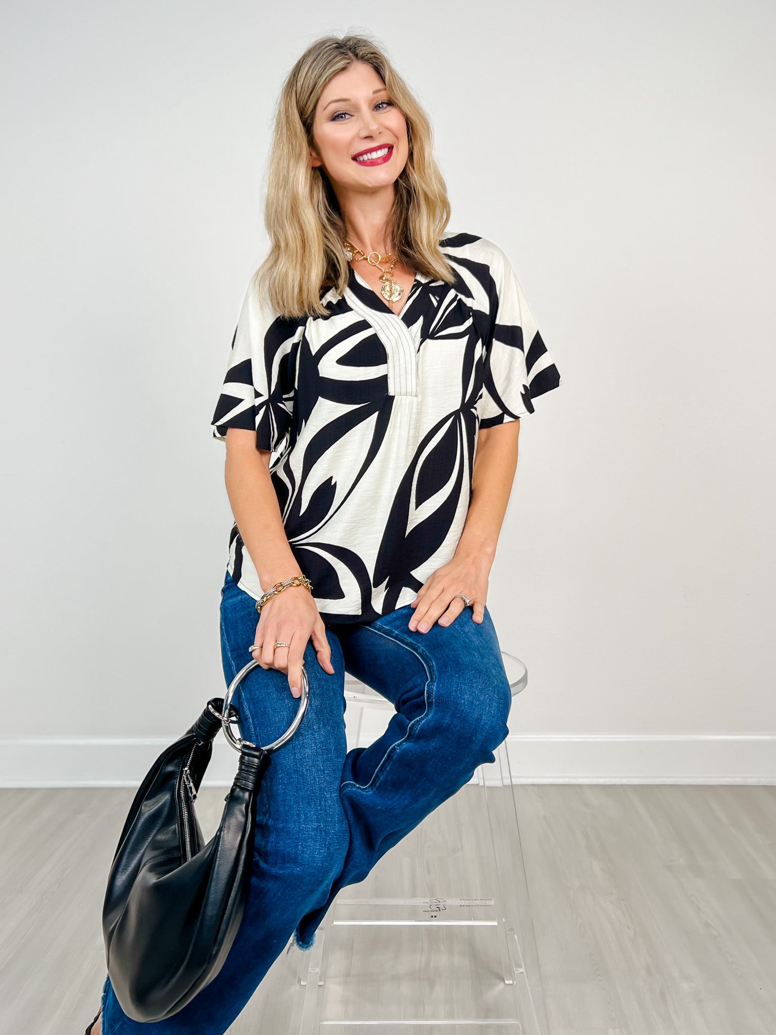 Tropical Print Trapunto Stitching V-Neck Top with Snap Closure
