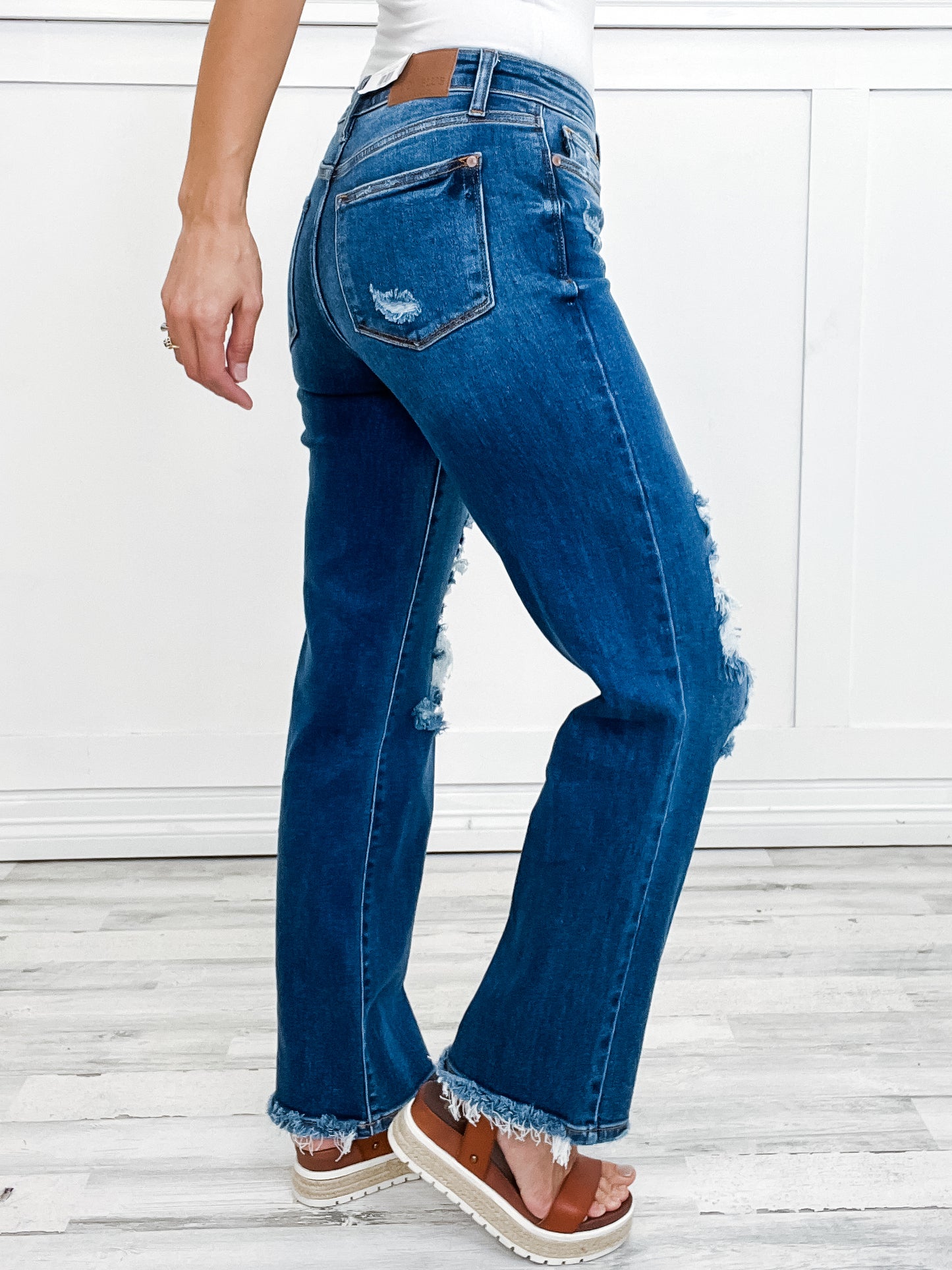 Judy Blue WEEKEND VIBES Mid-Rise Straight Leg Distressed Dad Jean