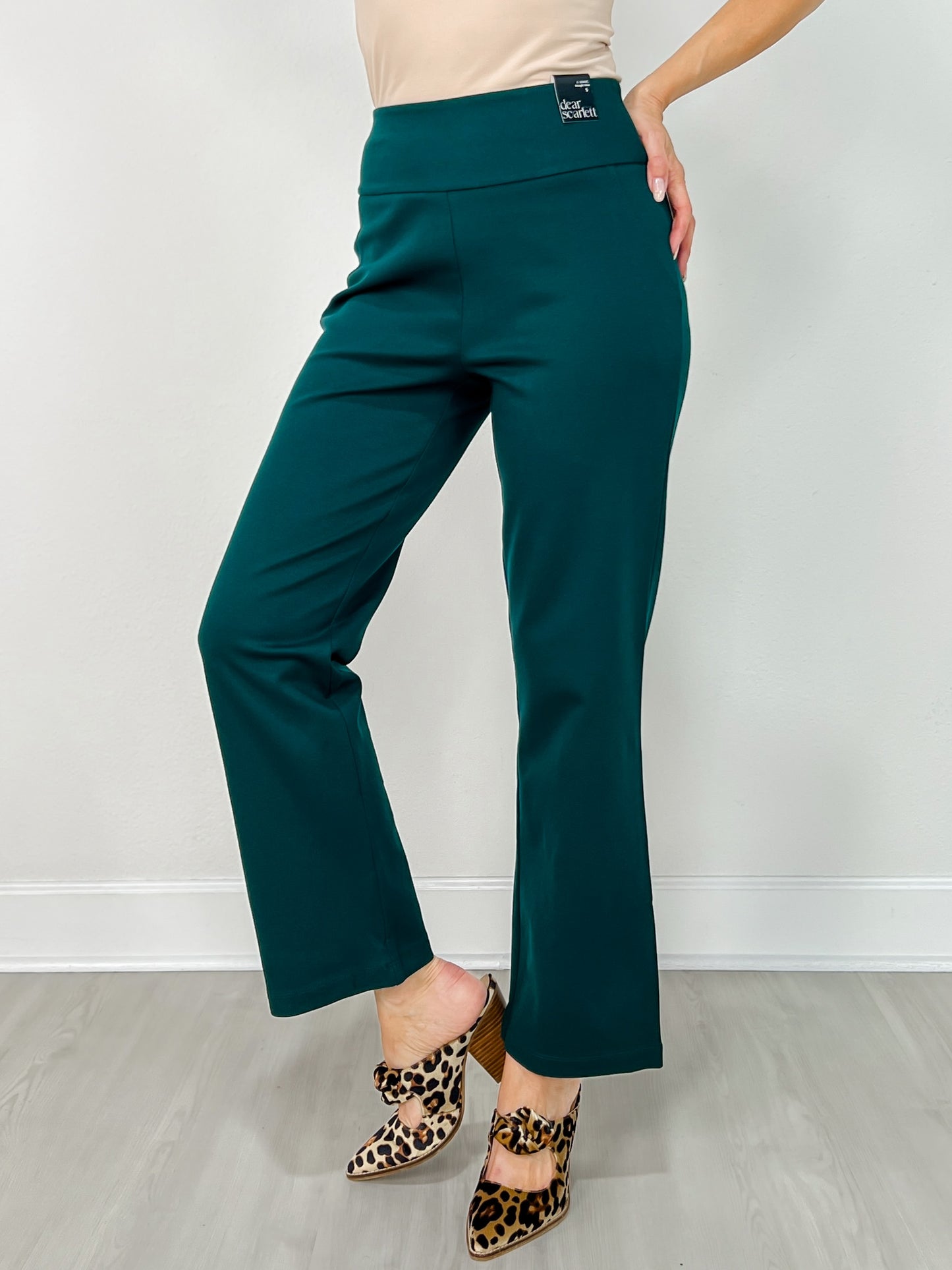 Magic Slim Straight Pants in HUNTER GREEN