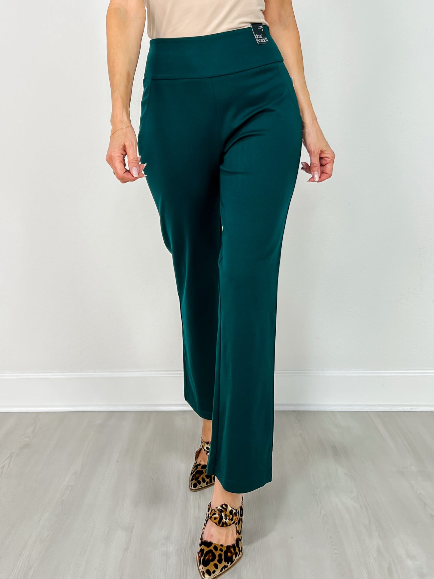 Magic Slim Straight Pants in HUNTER GREEN