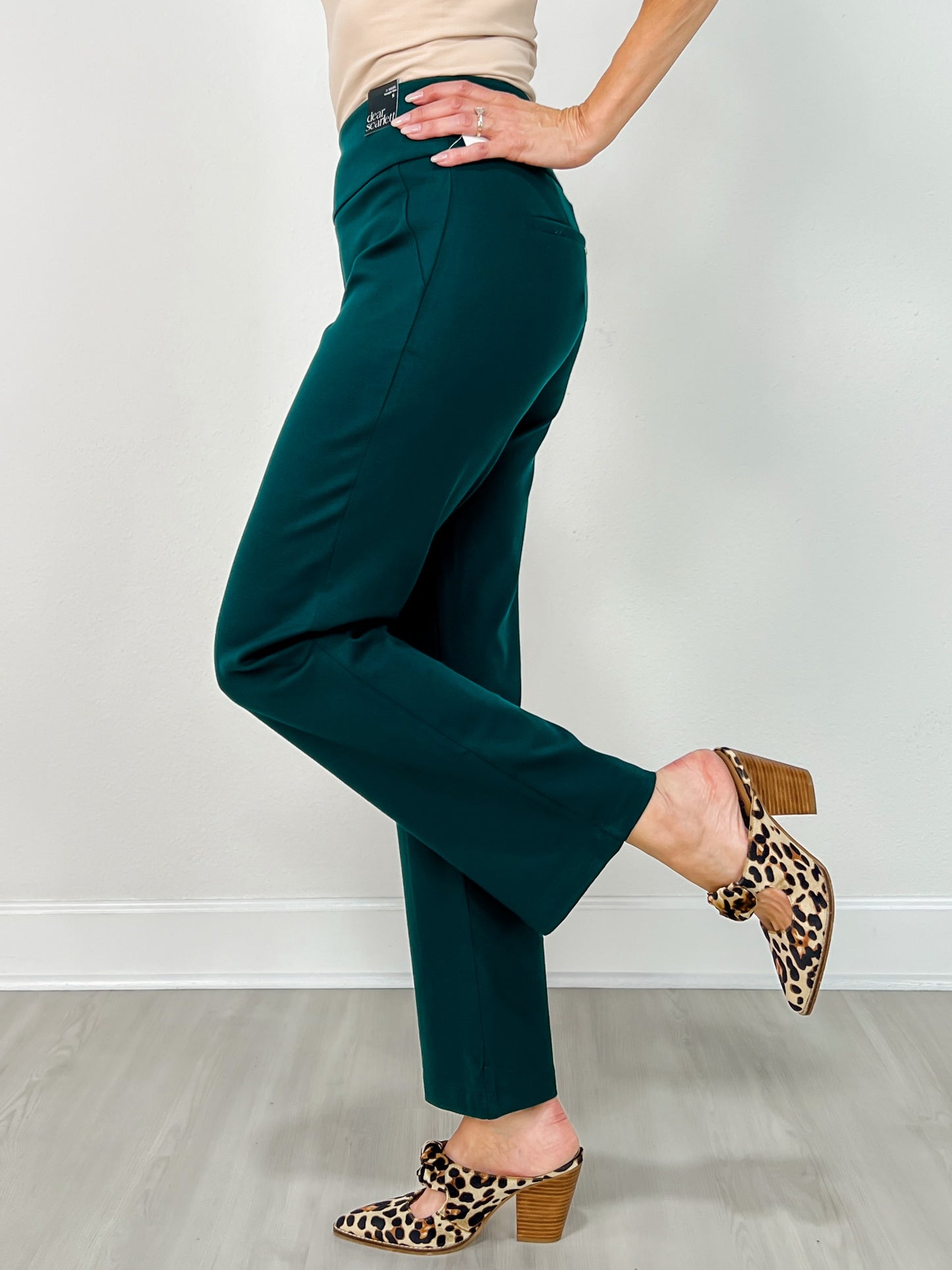 Magic Slim Straight Pants in HUNTER GREEN