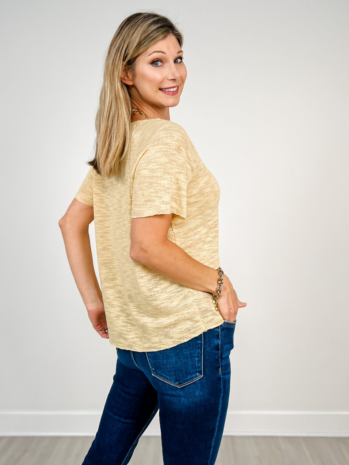 Short Sleeve Slub Low Gauge V-Neck Raglan Top