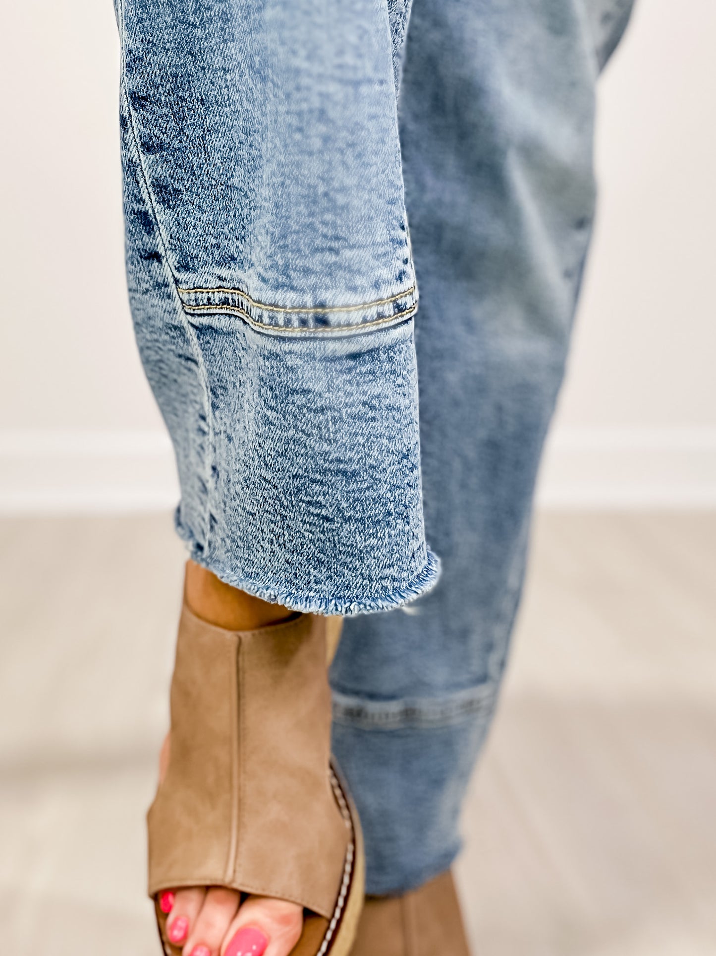 MINERAL WASHED MID RISE STRETCH DENIM JEANS