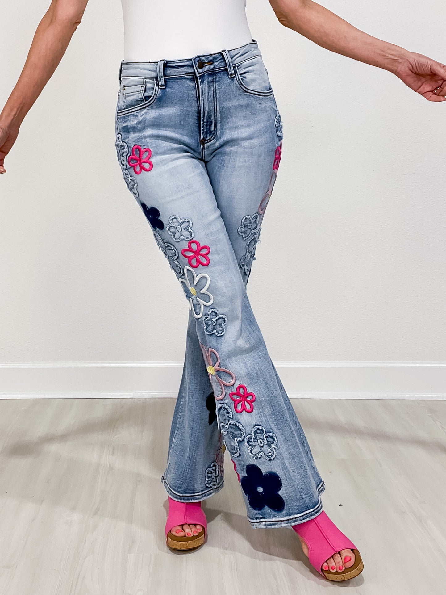 WASHED FLOWER EMBROIDERY DENIM PANTS