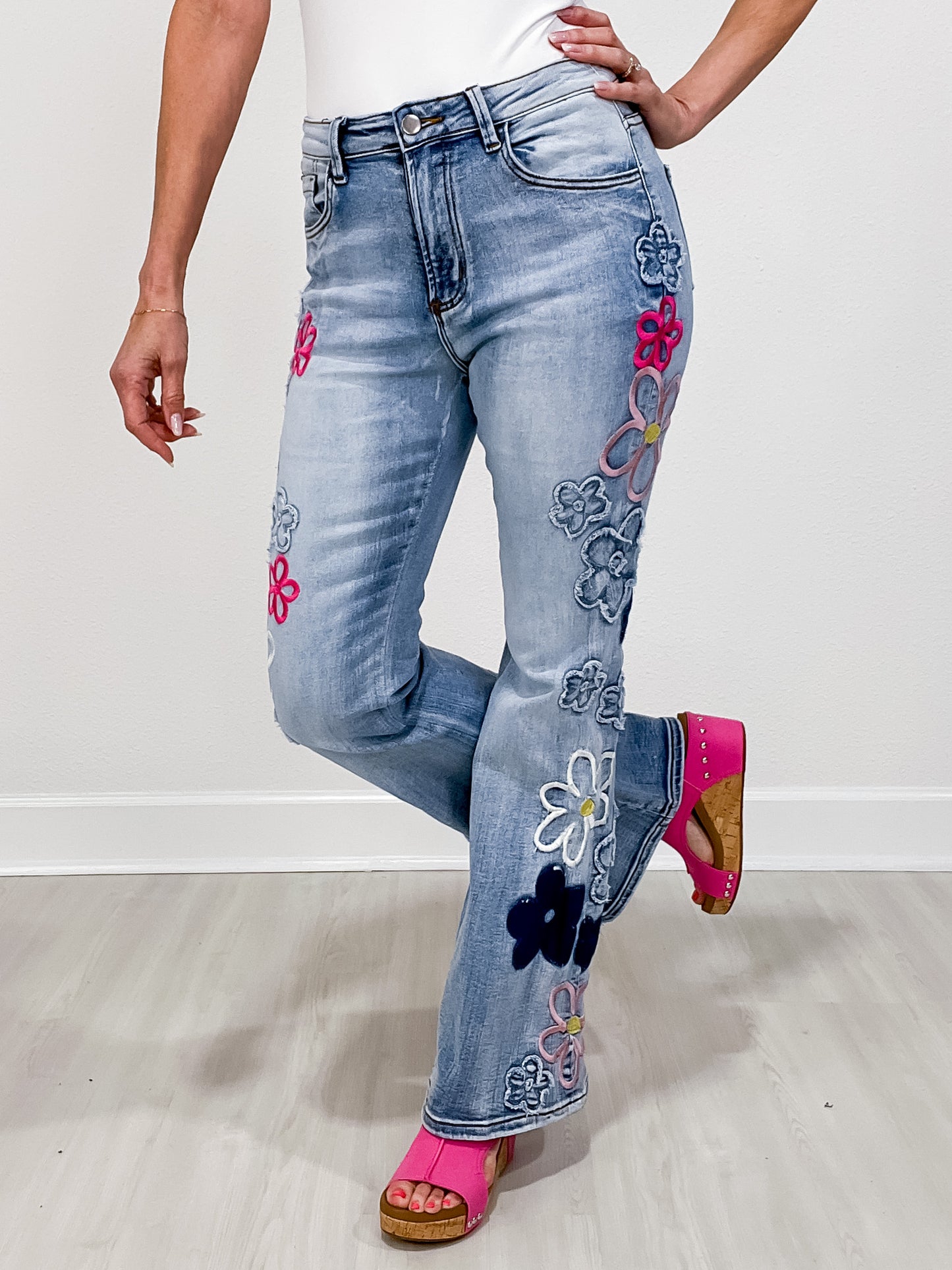 WASHED FLOWER EMBROIDERY DENIM PANTS