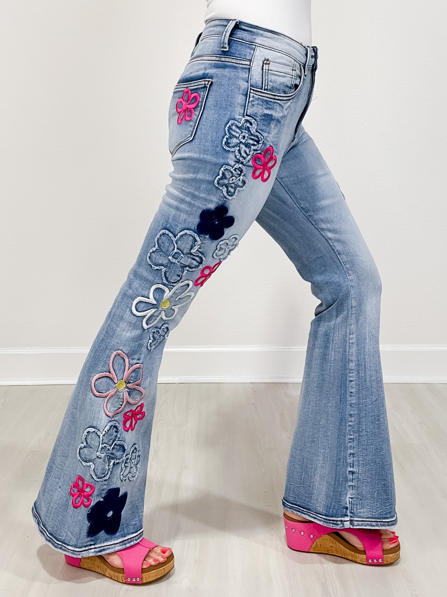 WASHED FLOWER EMBROIDERY DENIM PANTS