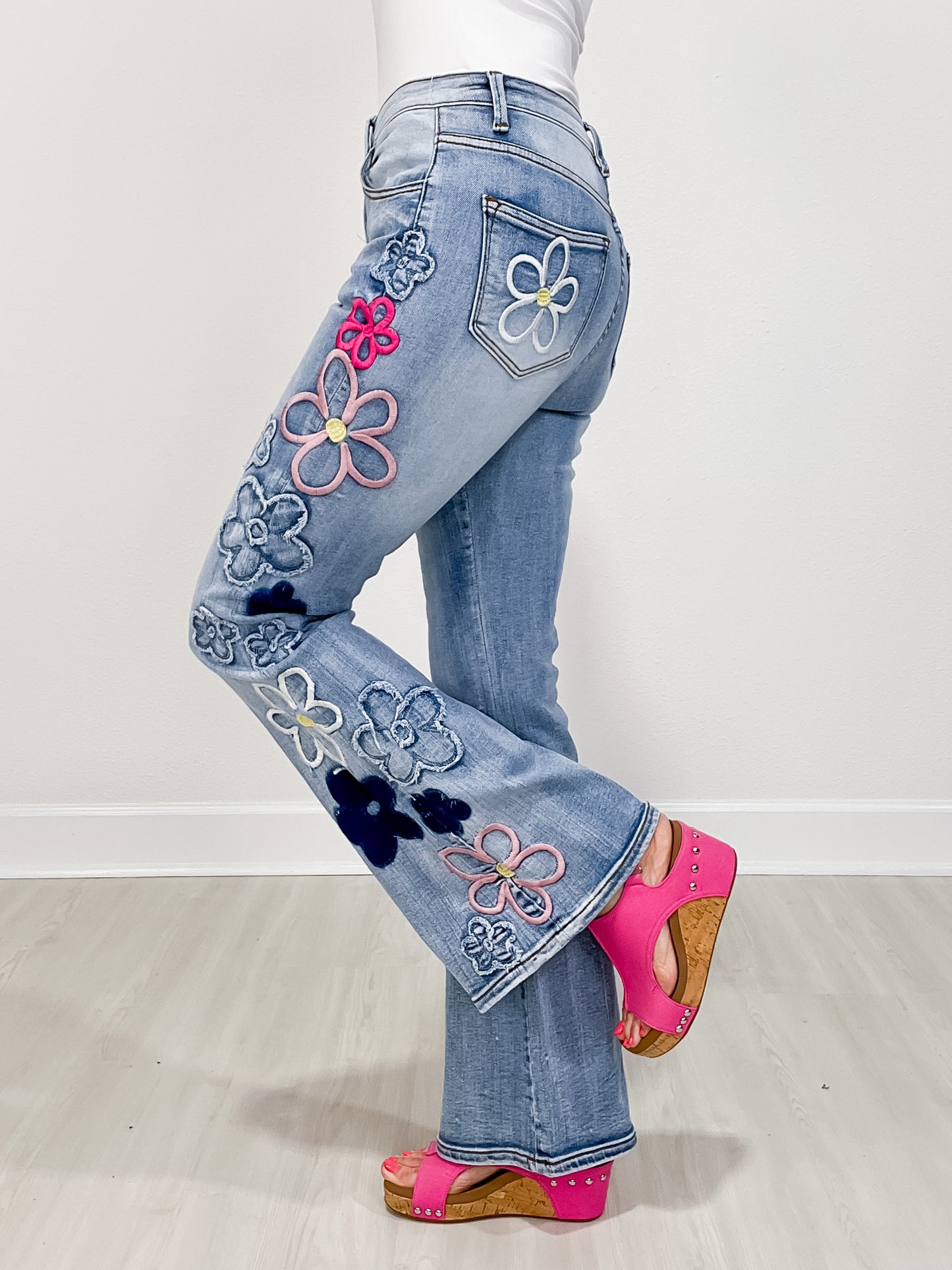 WASHED FLOWER EMBROIDERY DENIM PANTS