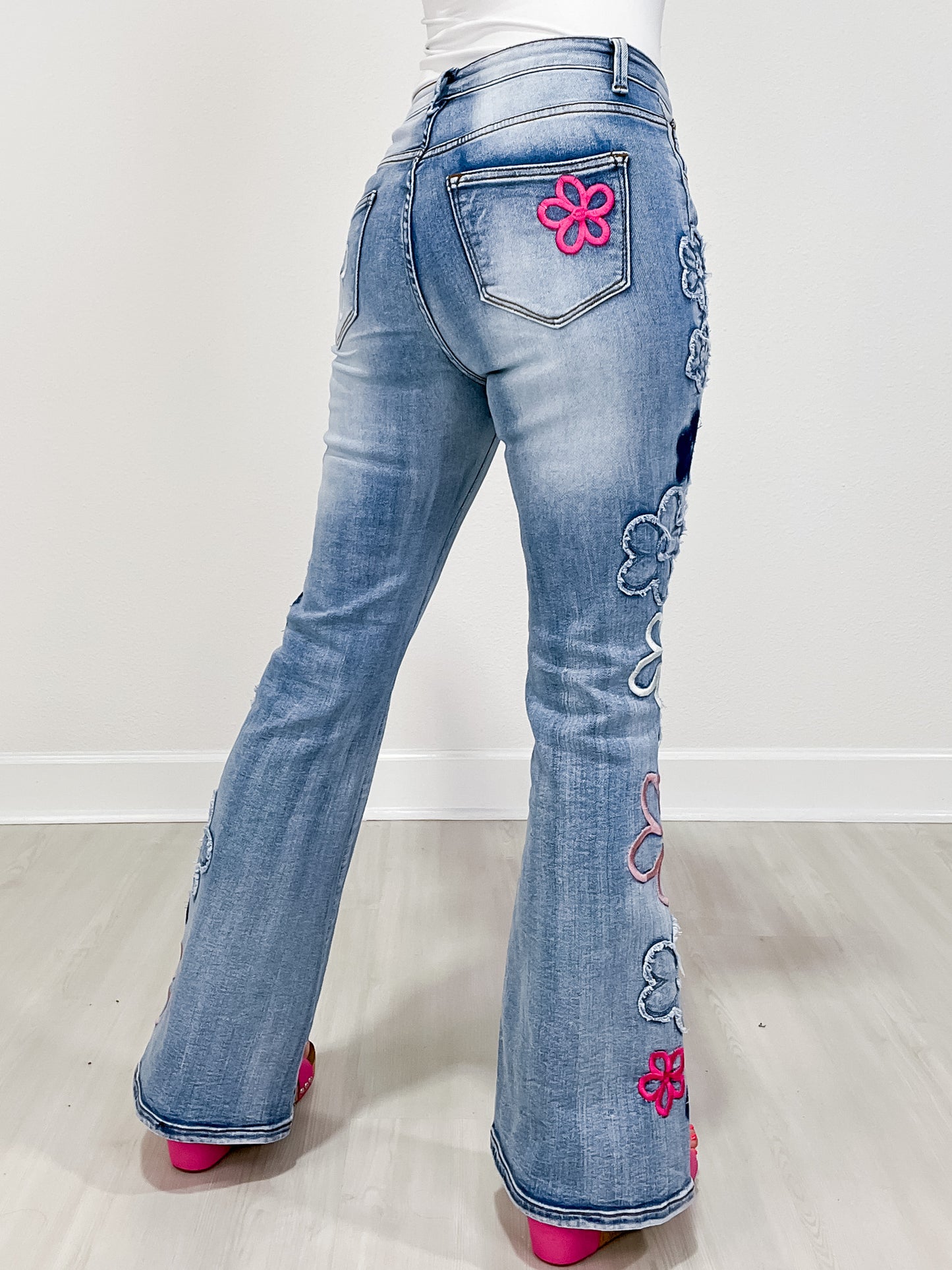 WASHED FLOWER EMBROIDERY DENIM PANTS