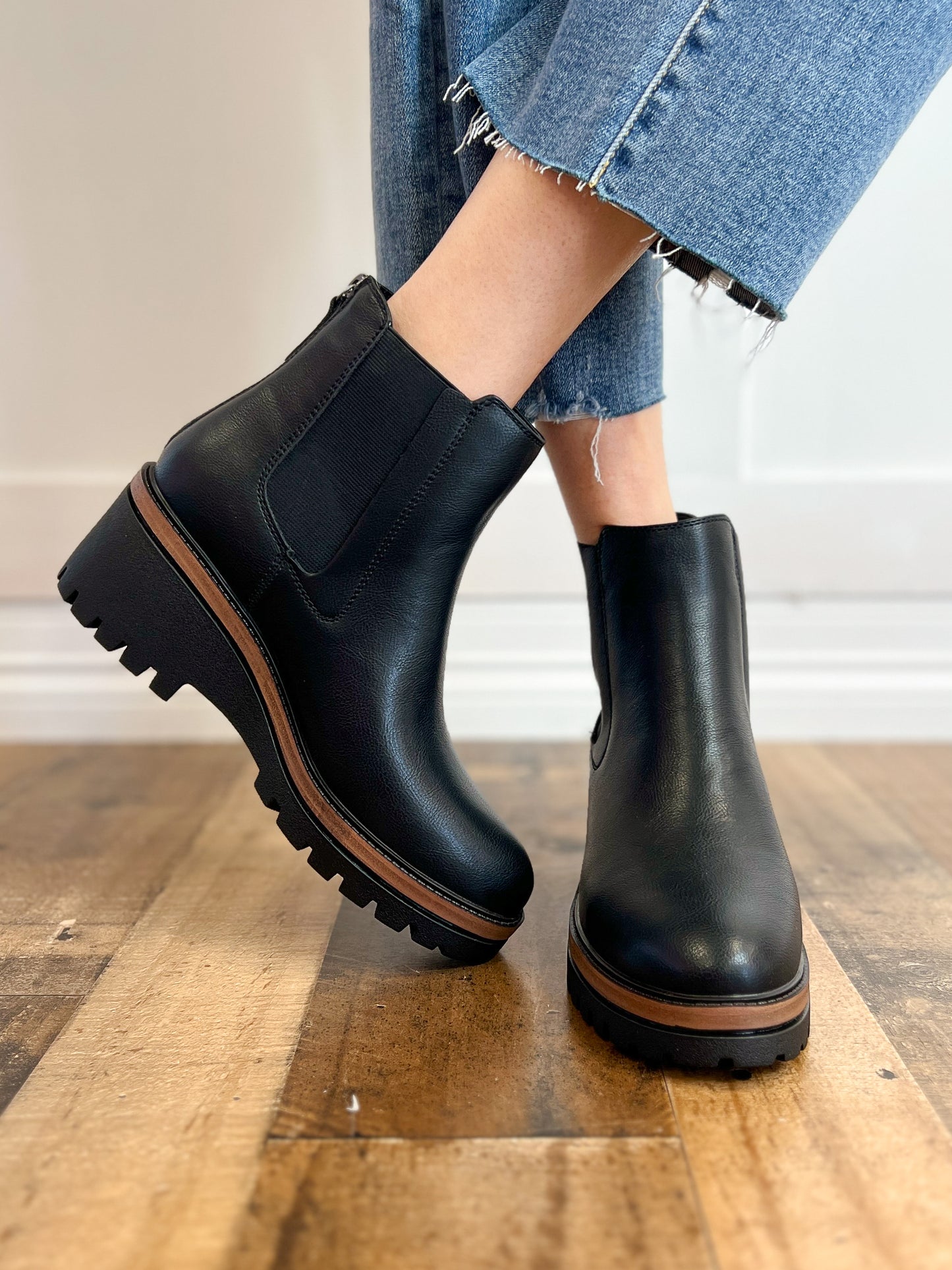 Mia SEFI Boot in Black