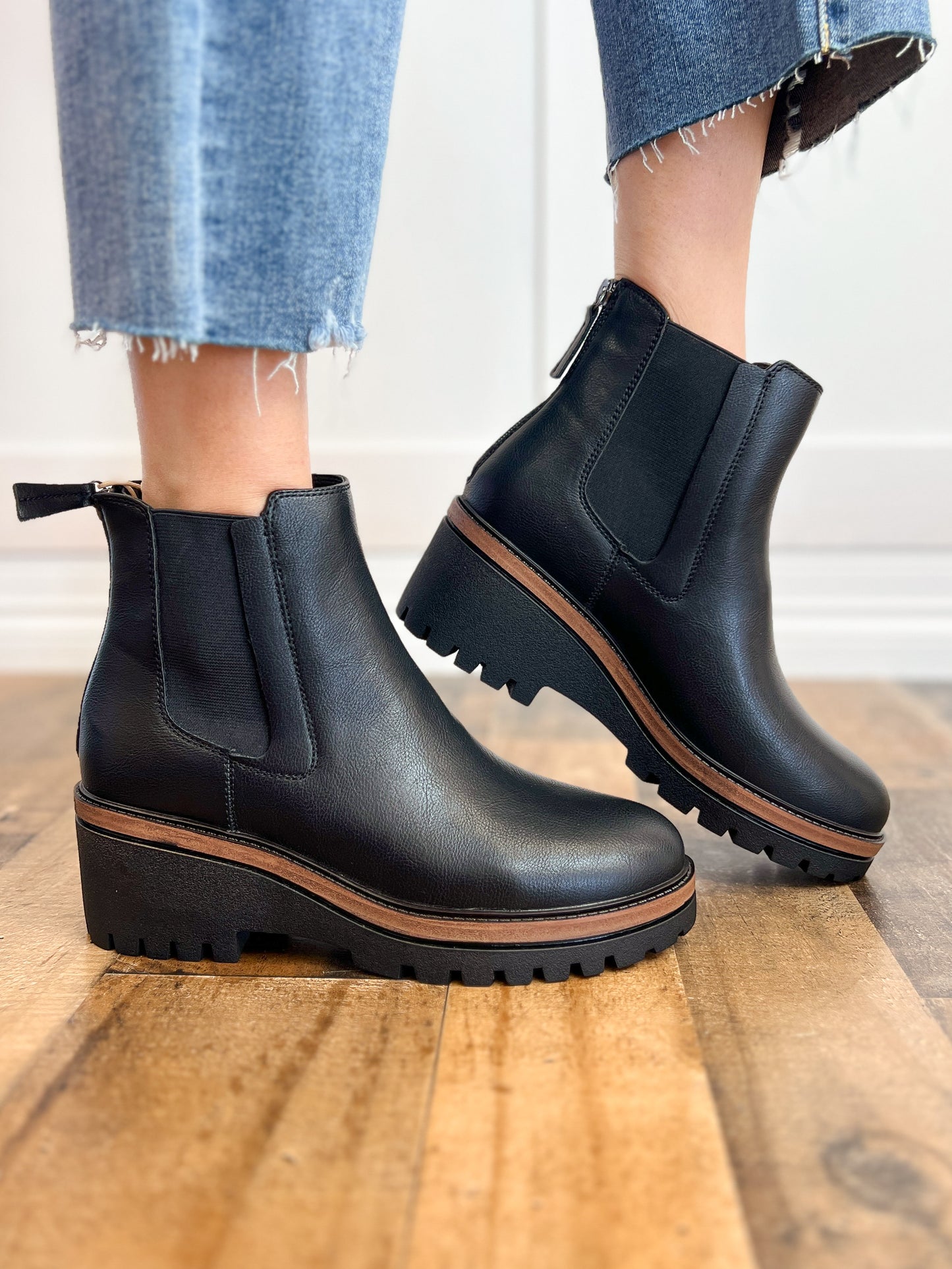 Mia SEFI Boot in Black