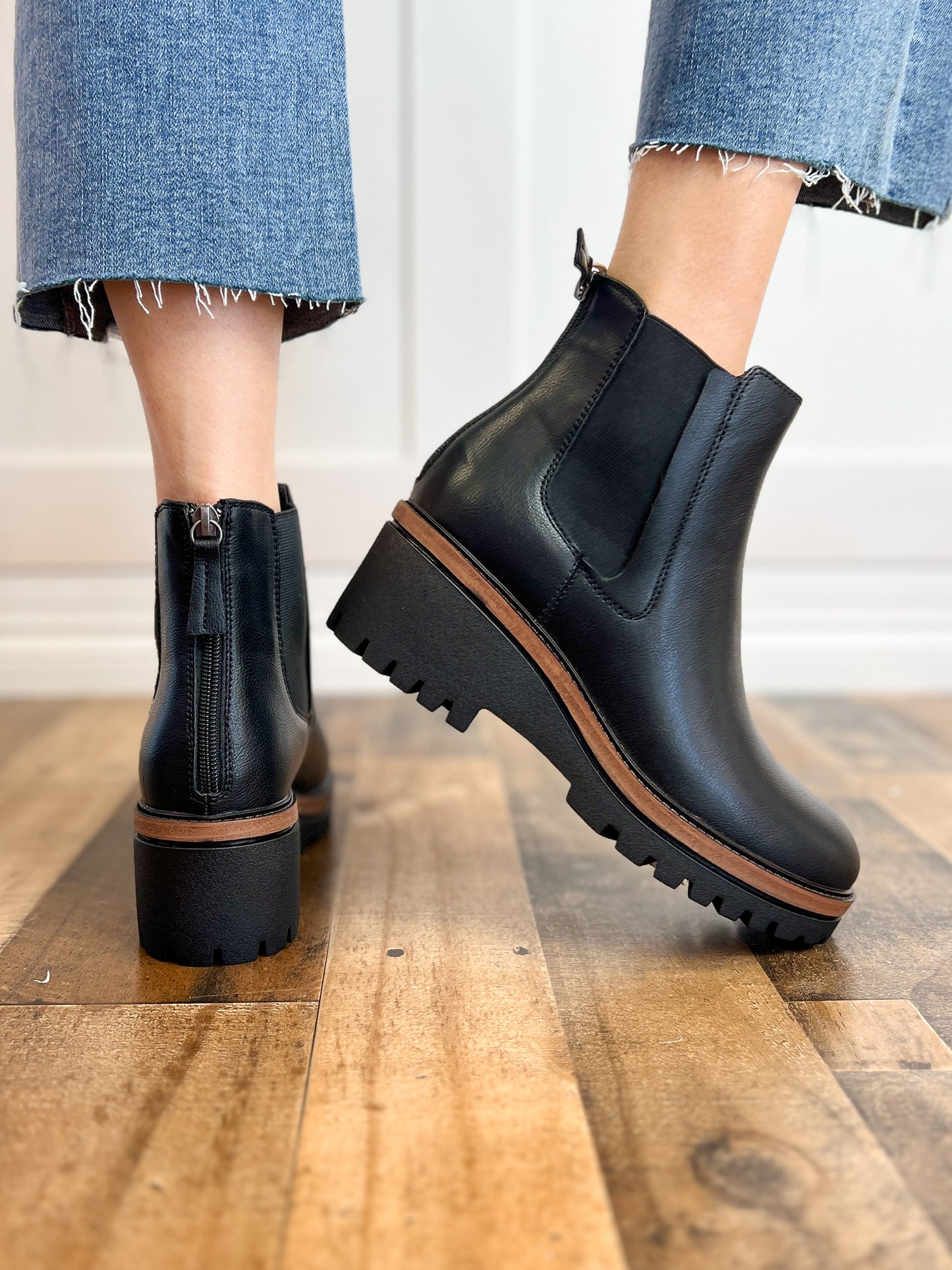 Mia SEFI Boot in Black