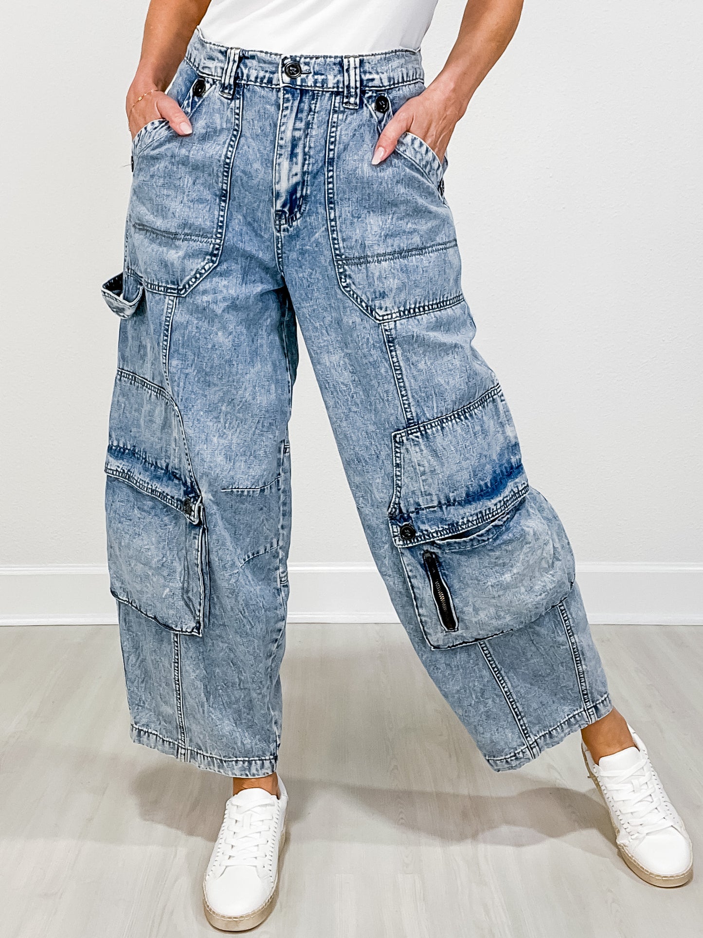 WASHED 3D POCKETS WIDE LEG CARGO DENIM PANTS