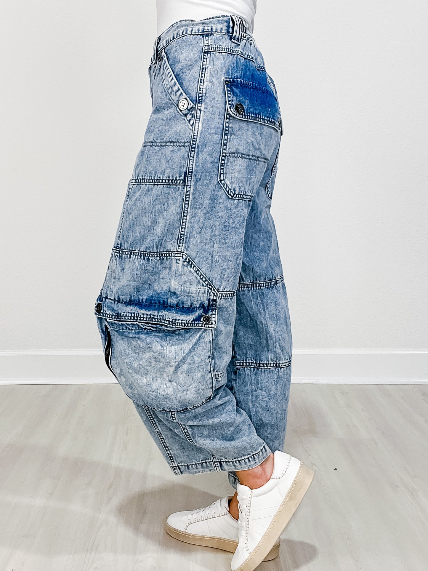 WASHED 3D POCKETS WIDE LEG CARGO DENIM PANTS