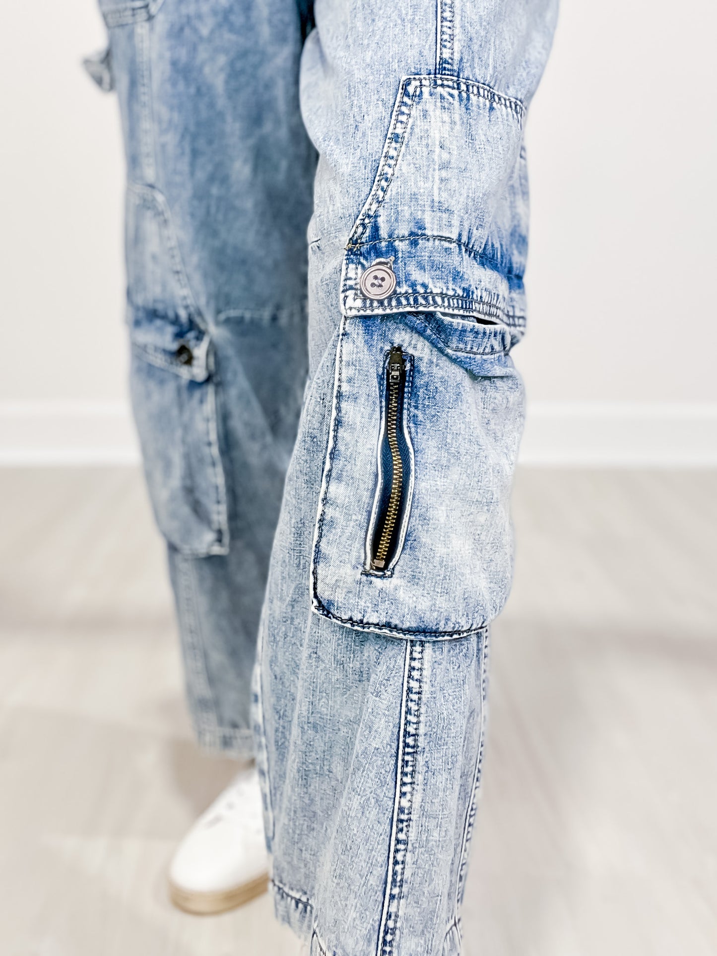 WASHED 3D POCKETS WIDE LEG CARGO DENIM PANTS