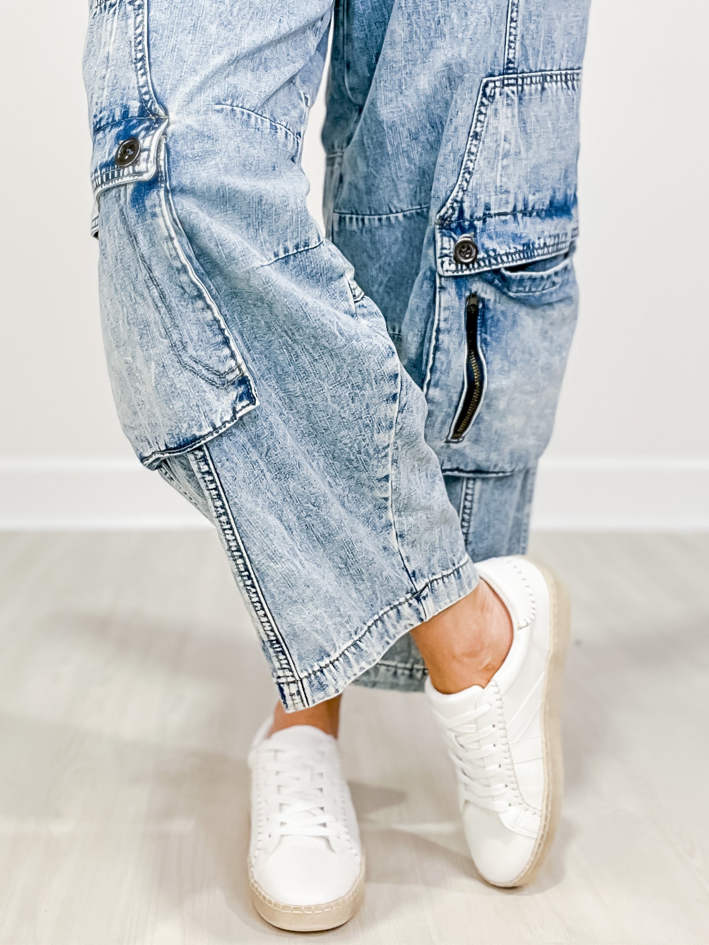 WASHED 3D POCKETS WIDE LEG CARGO DENIM PANTS