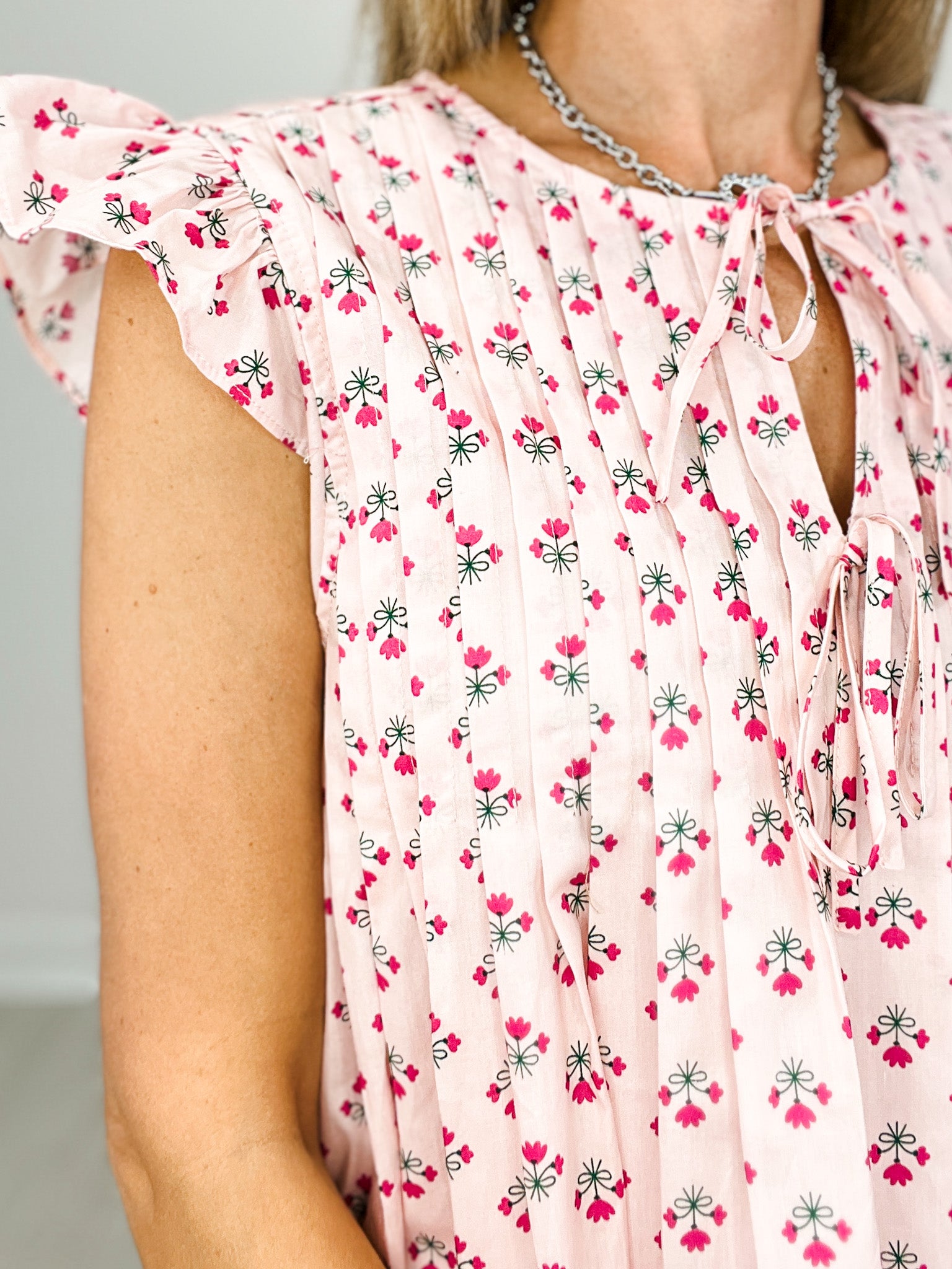 Floral Bow Detail Ruffle Short Sleeve Pleated Top