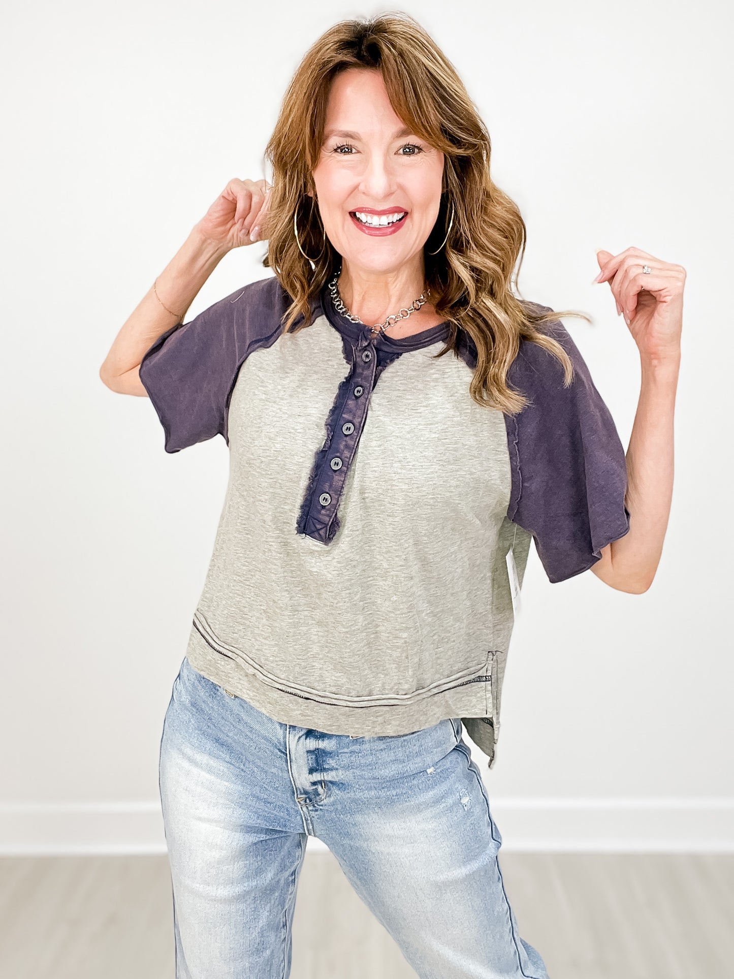 WASHED CONTRAST HENLEY NECK SHORT SLEEVE TEE