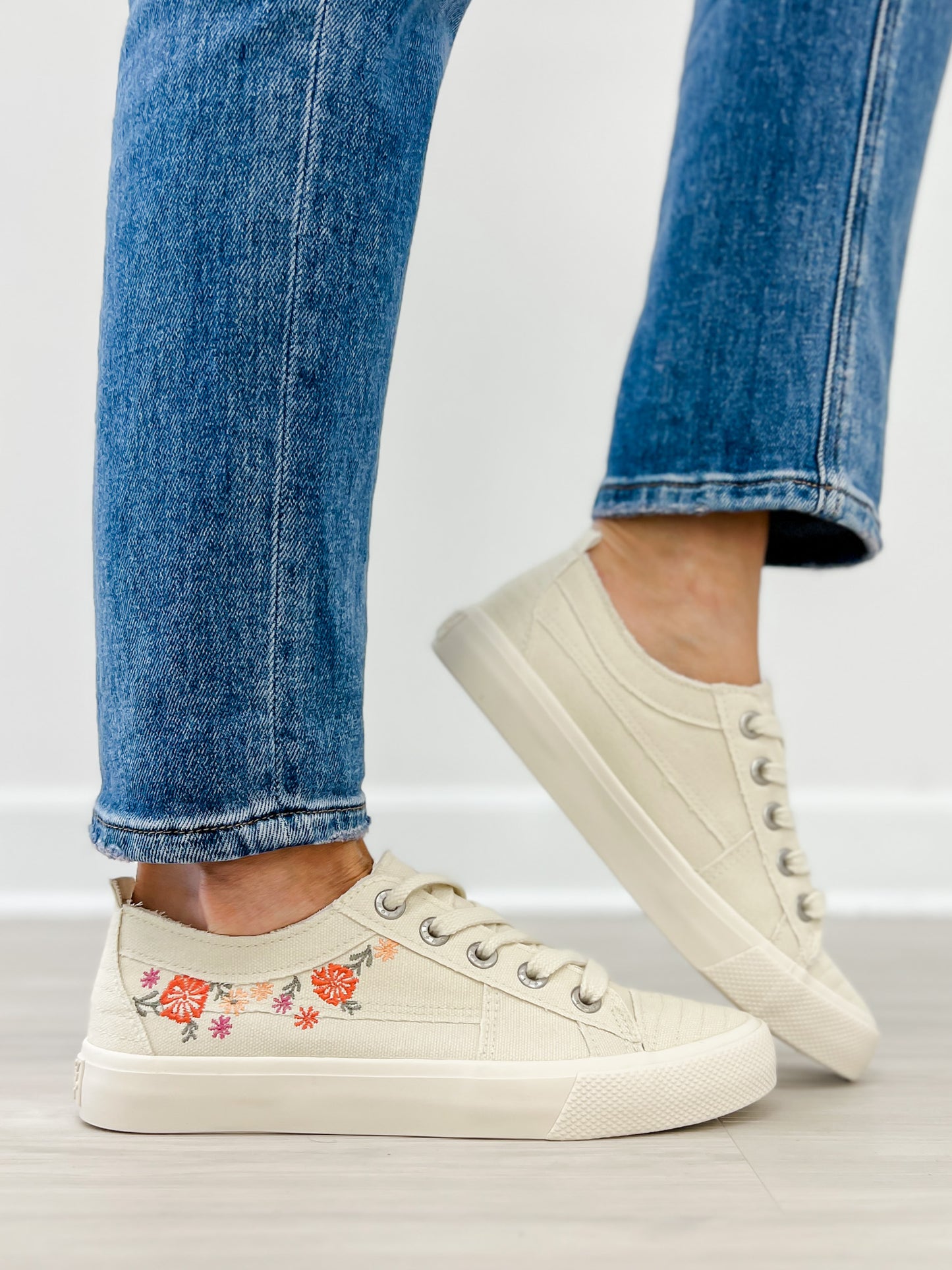 Blowfish Malibu Very Sadie Sneakers in White Desert