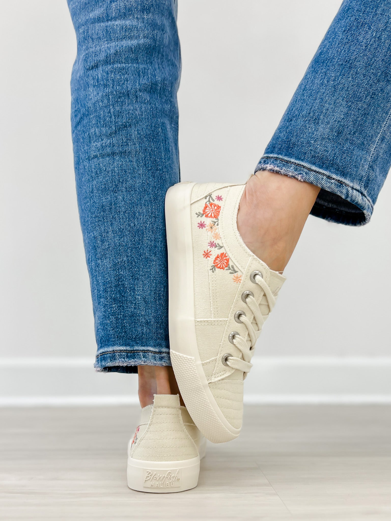 Blowfish Malibu Very Sadie Sneakers in White Desert