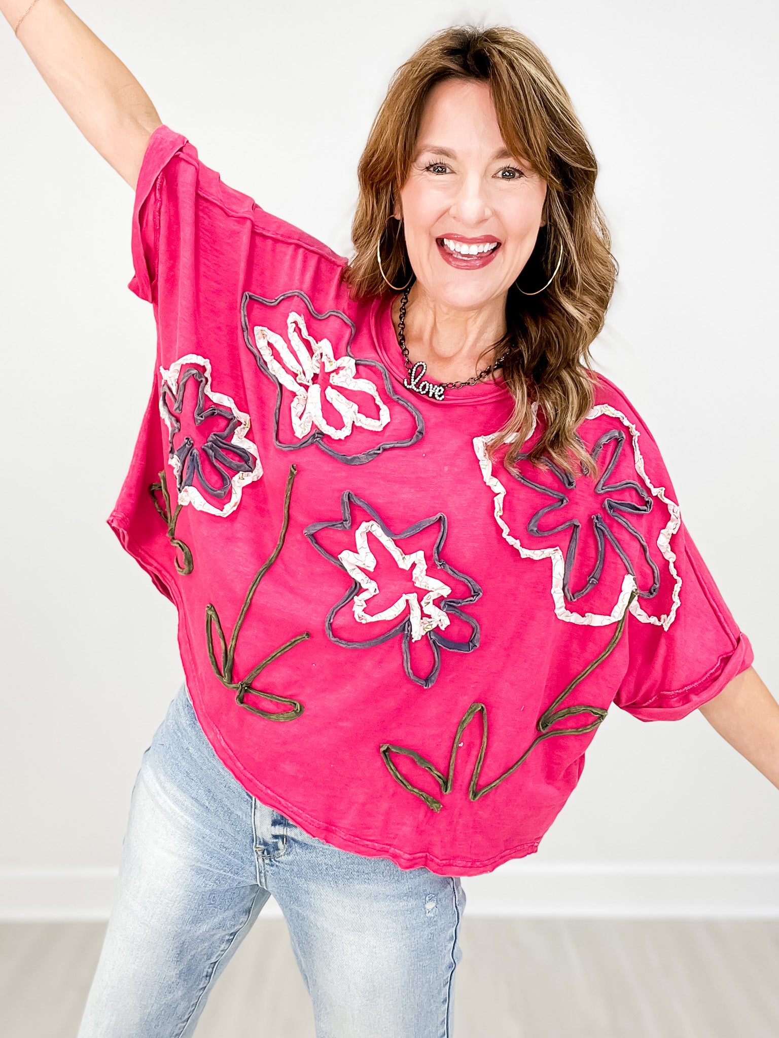 WASHED FLOWER APPLIQUE SHORT SLEEVE KNIT TOP