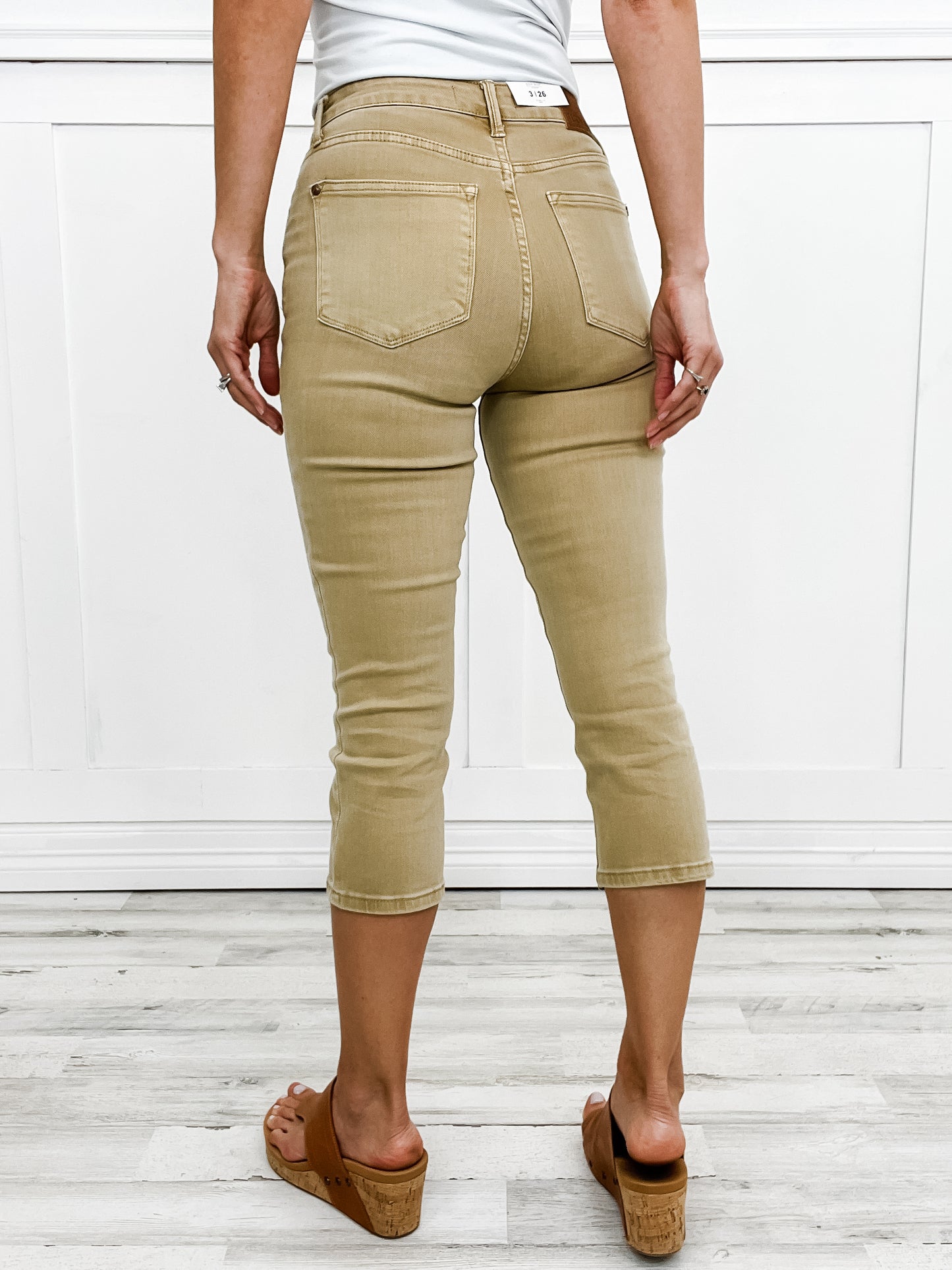 Judy Blue Mid Rise Khaki Capri Jean