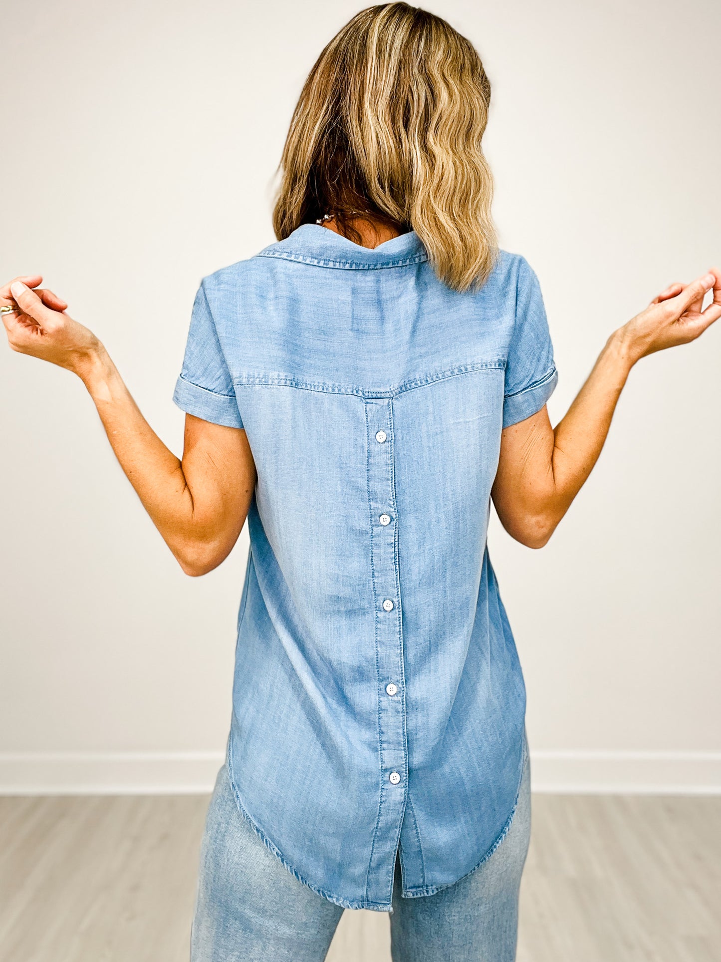 Back Button Popover Cuffed Short Sleeve Henley Rounded Hi-Lo Hem