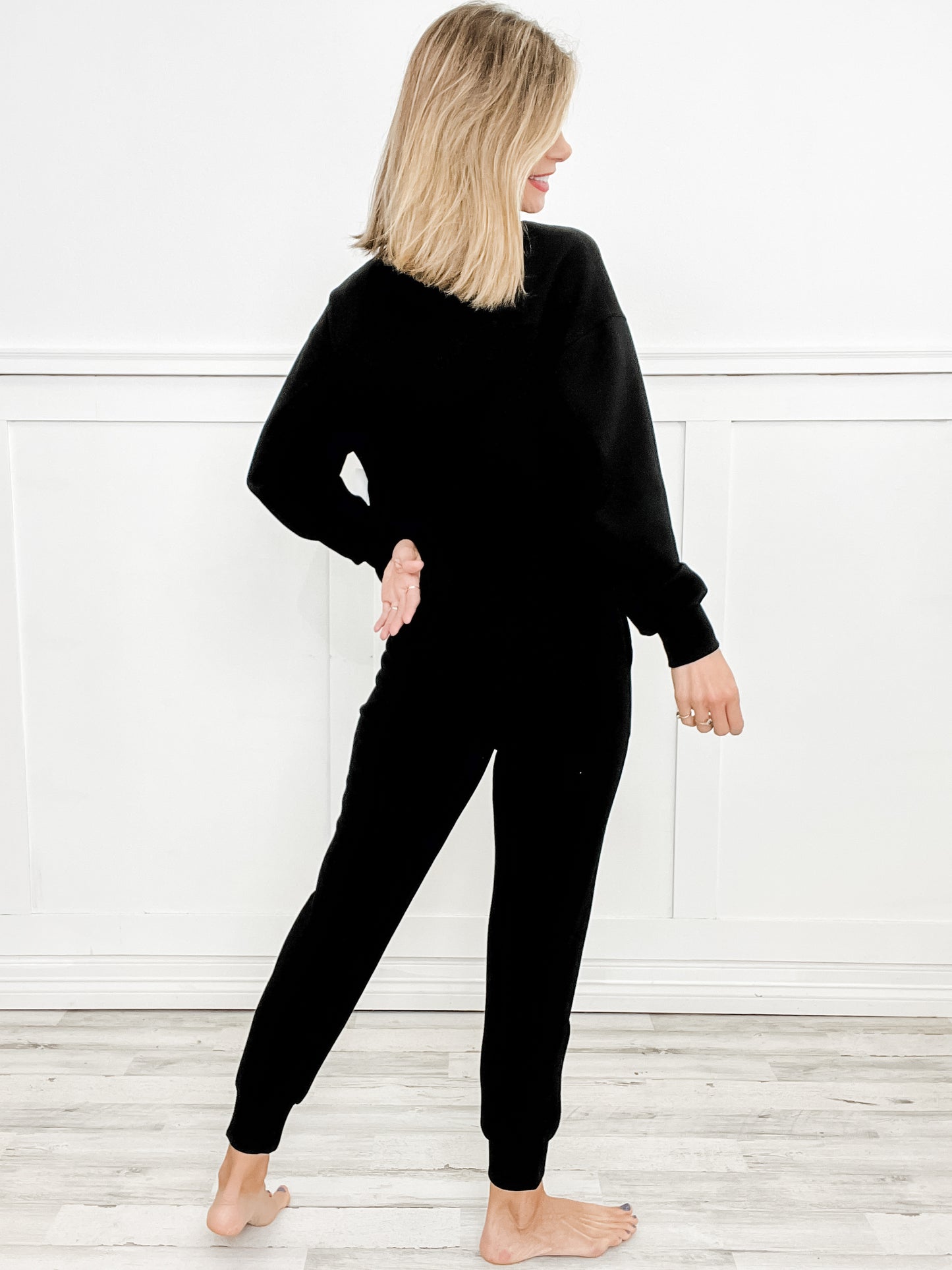 Sporty Chic Ultra Comfy Long Sleeve Top with Elastic Waist Jogger Set in Black