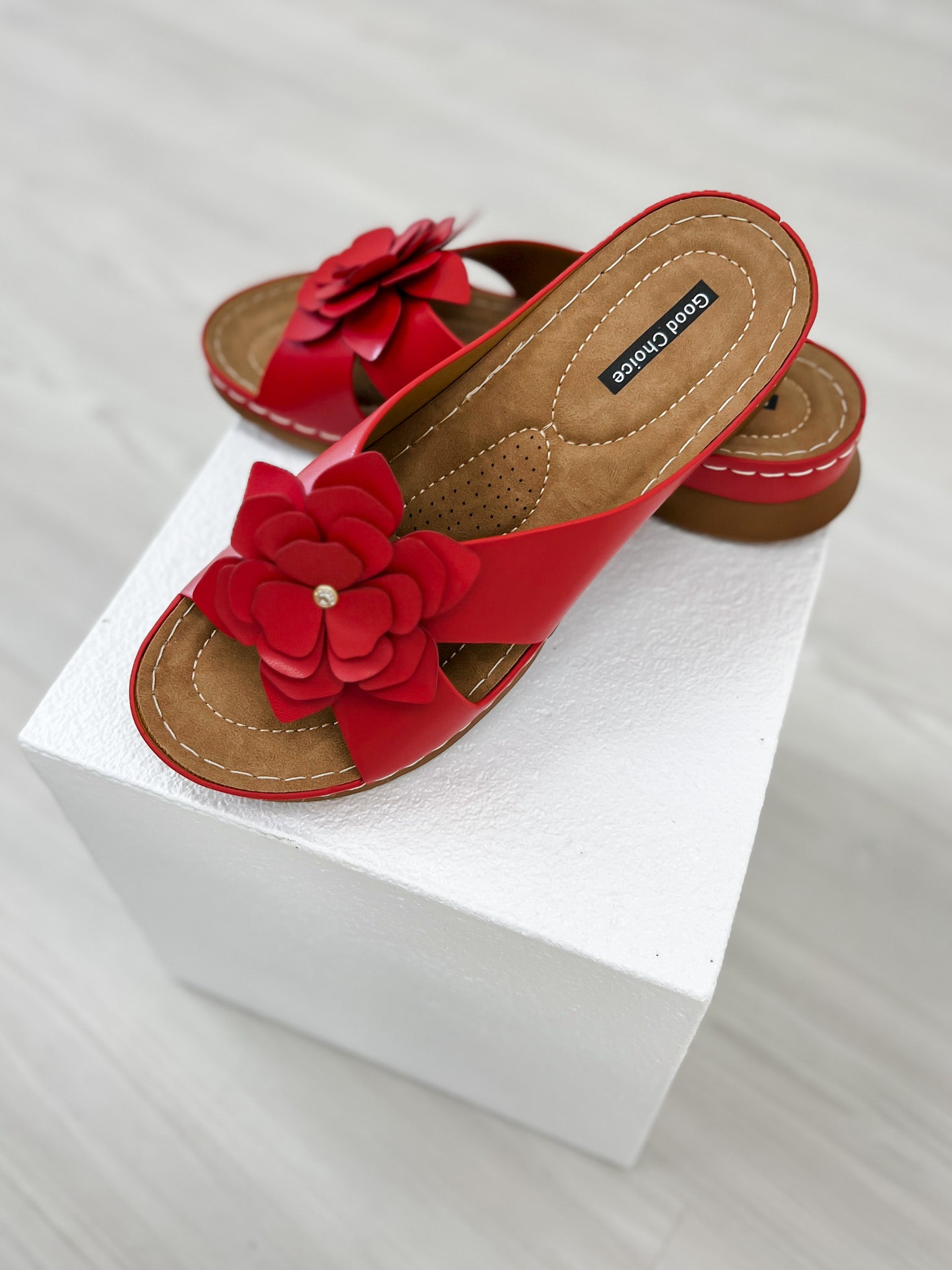 Good Choice Joy Flower Flat Sandals in Coral