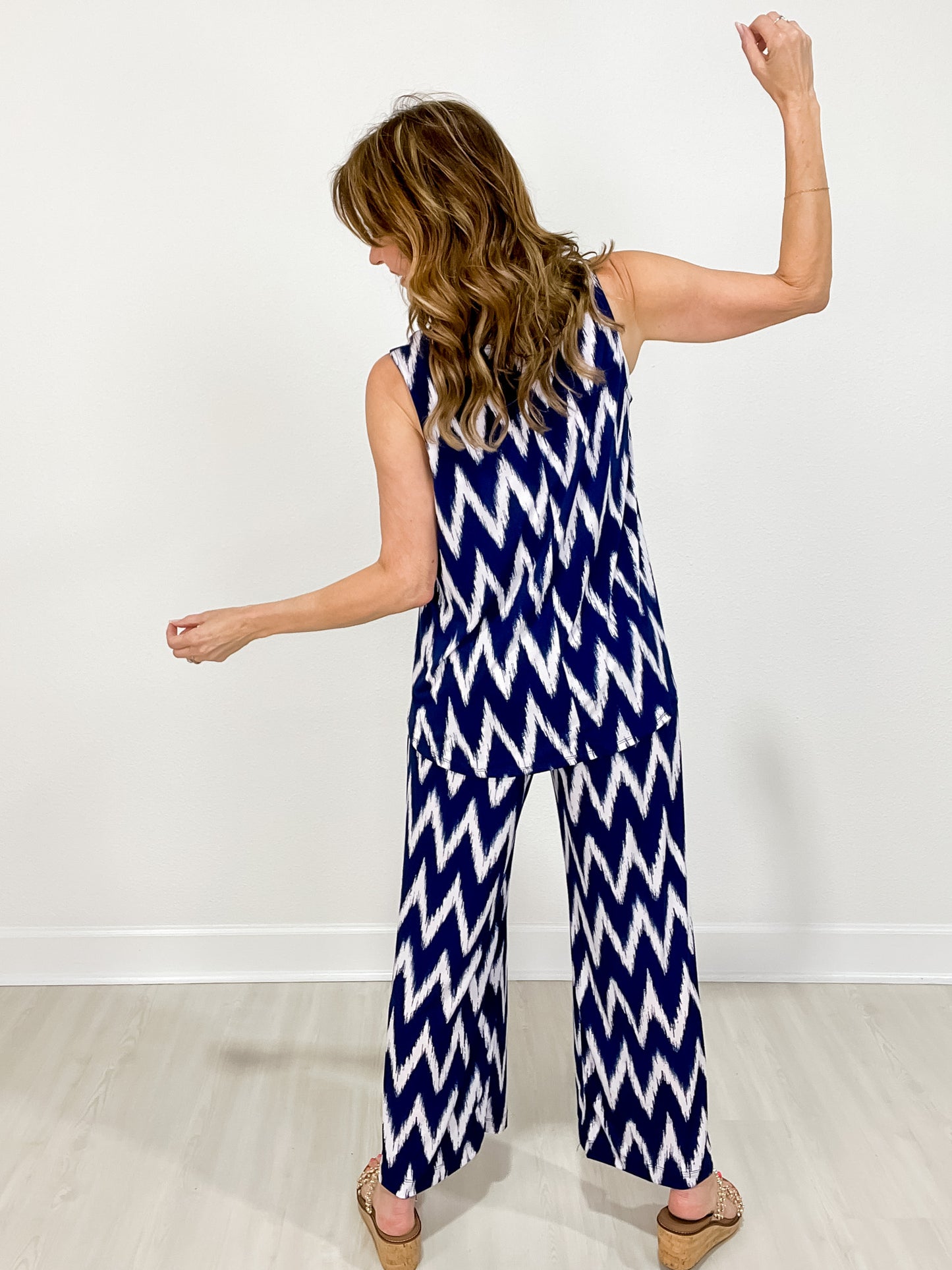 Wrinkle Free Sleeveless Top with Elastic Waist Pants Set