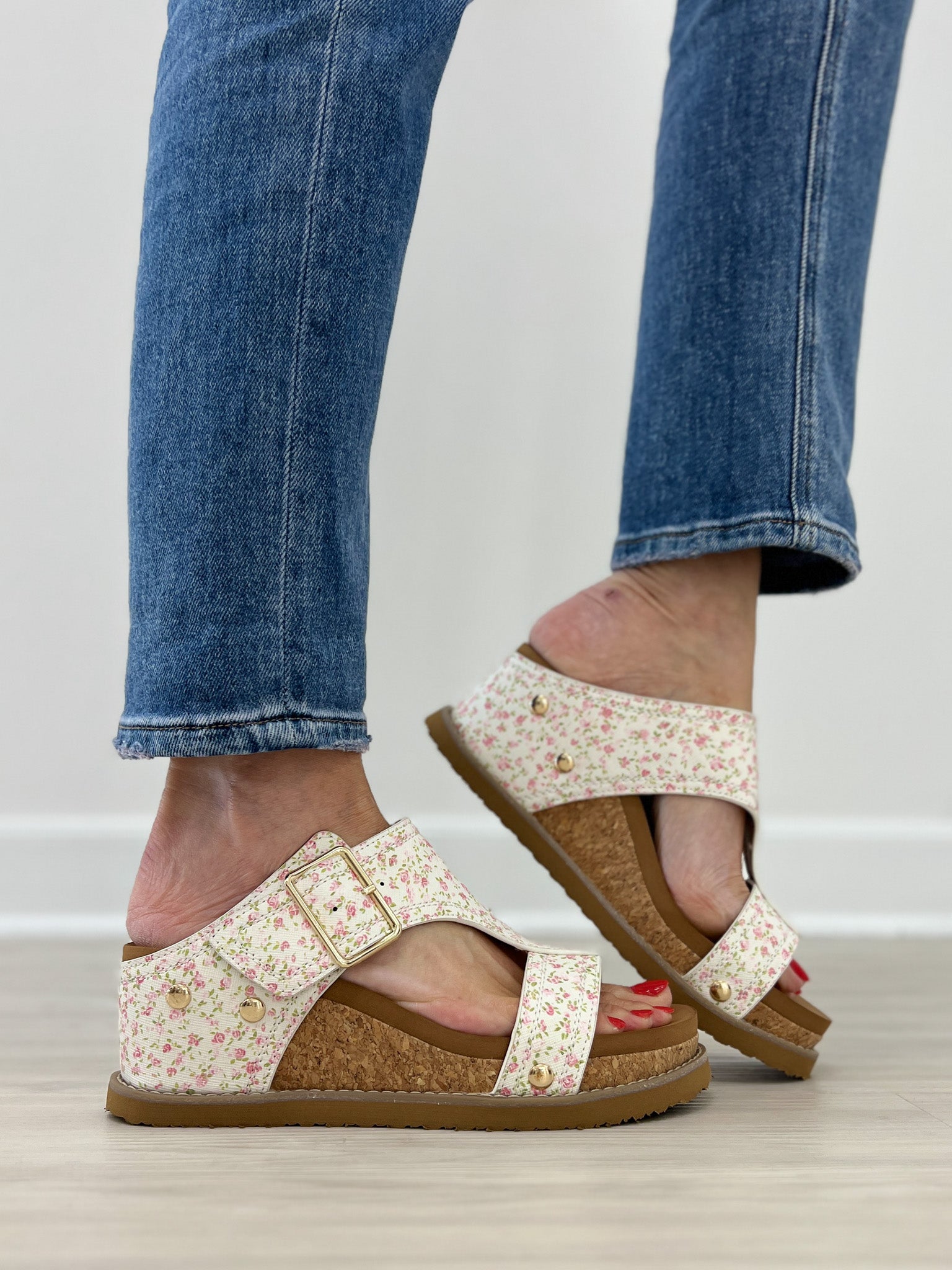 Very G Noah Wedges in White Pink Floral