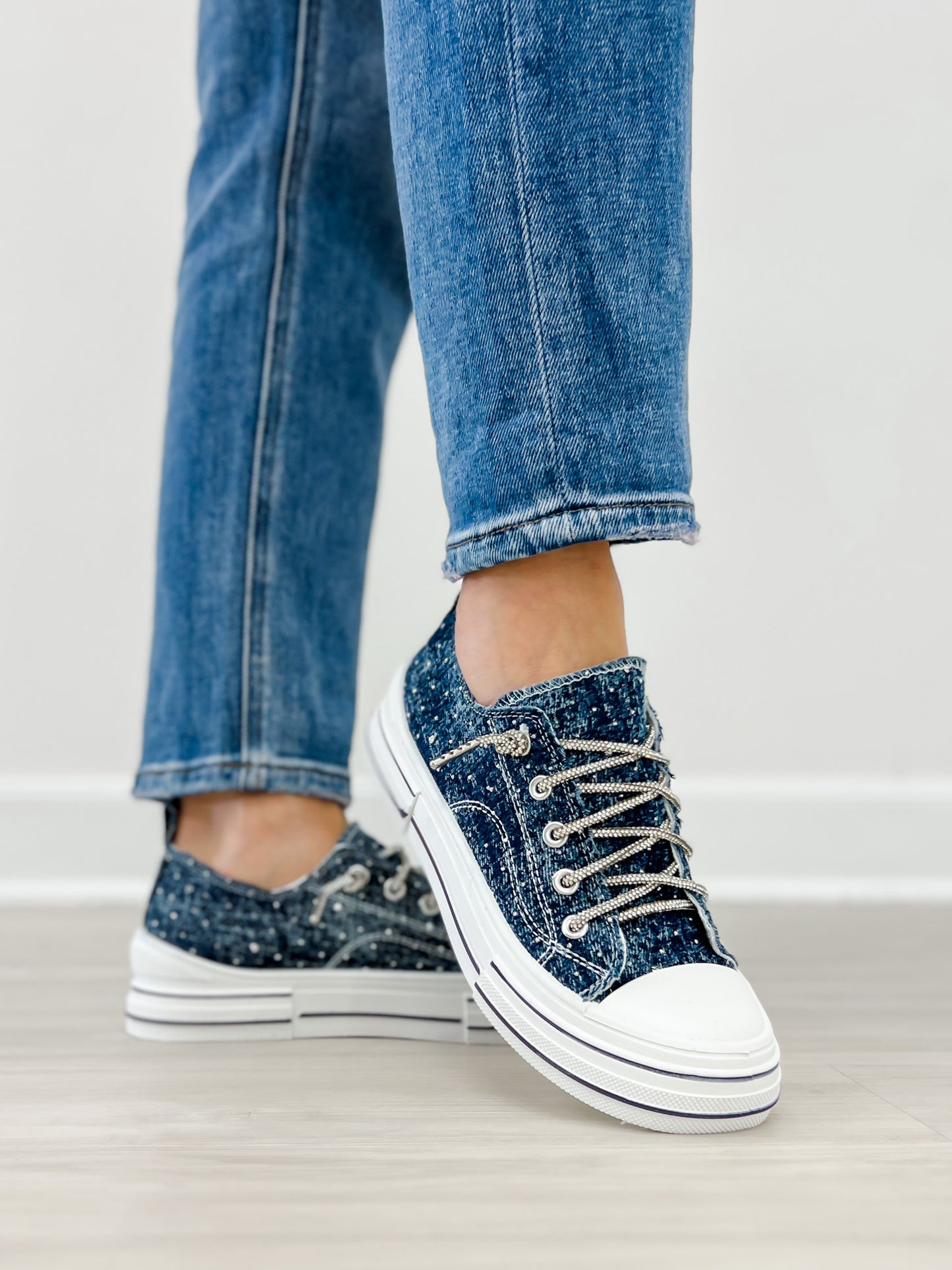 Very G Aman Sneakers in Denim