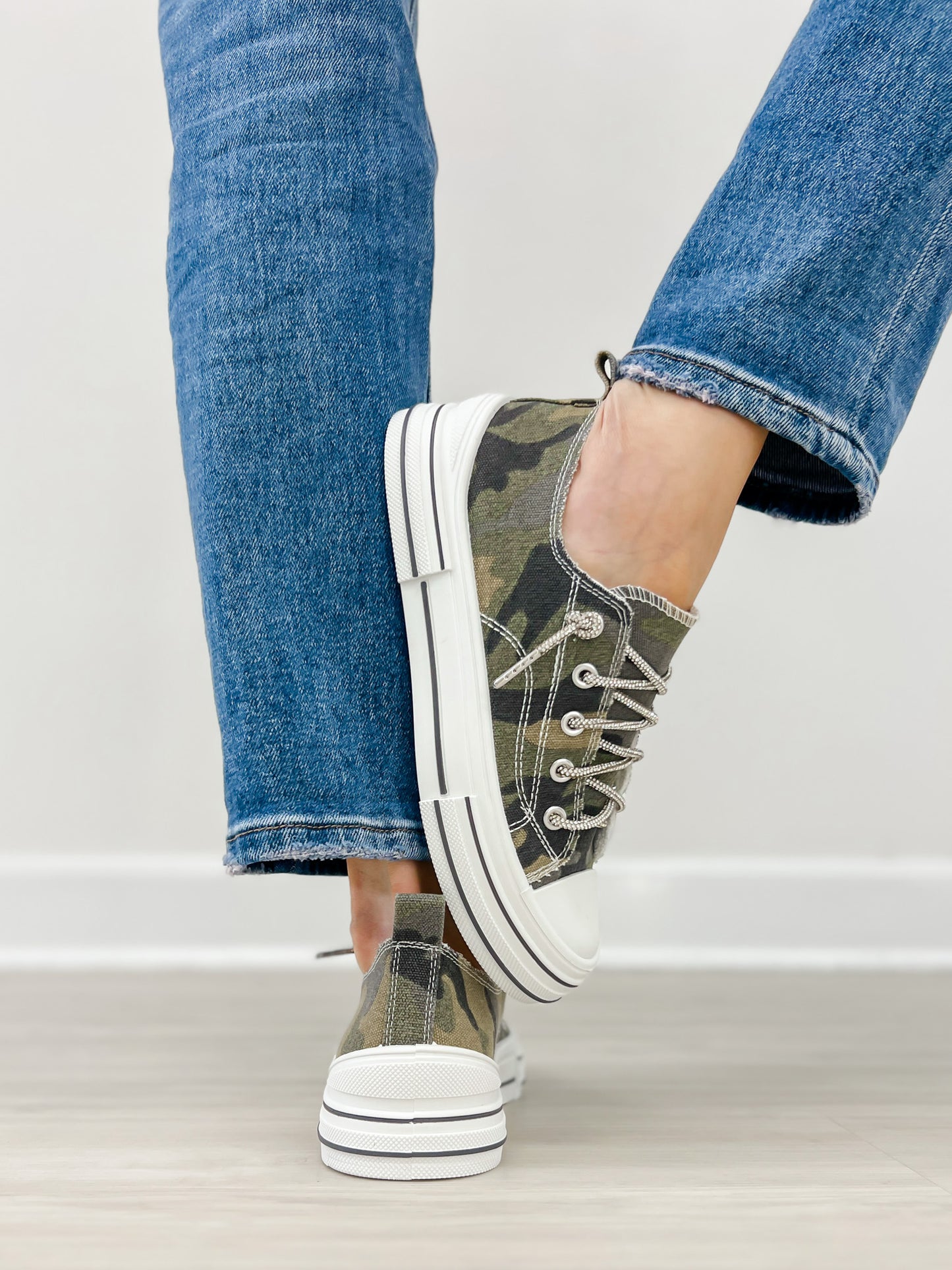 Very G Aman Sneakers in Khaki Camo