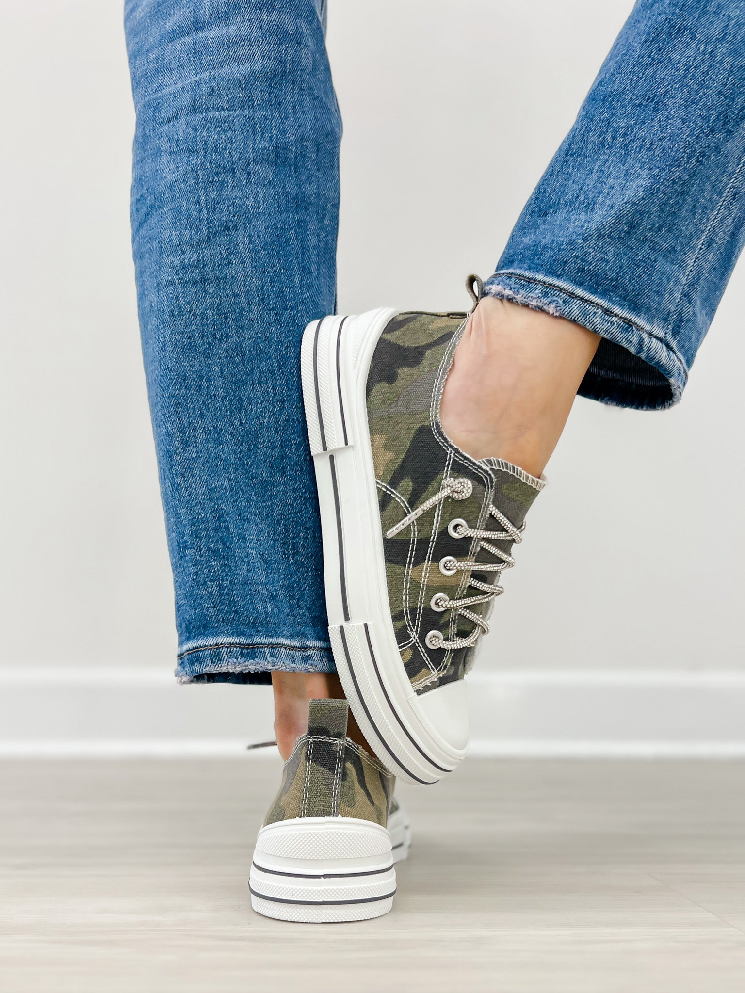 Very G Aman Sneakers in Khaki Camo