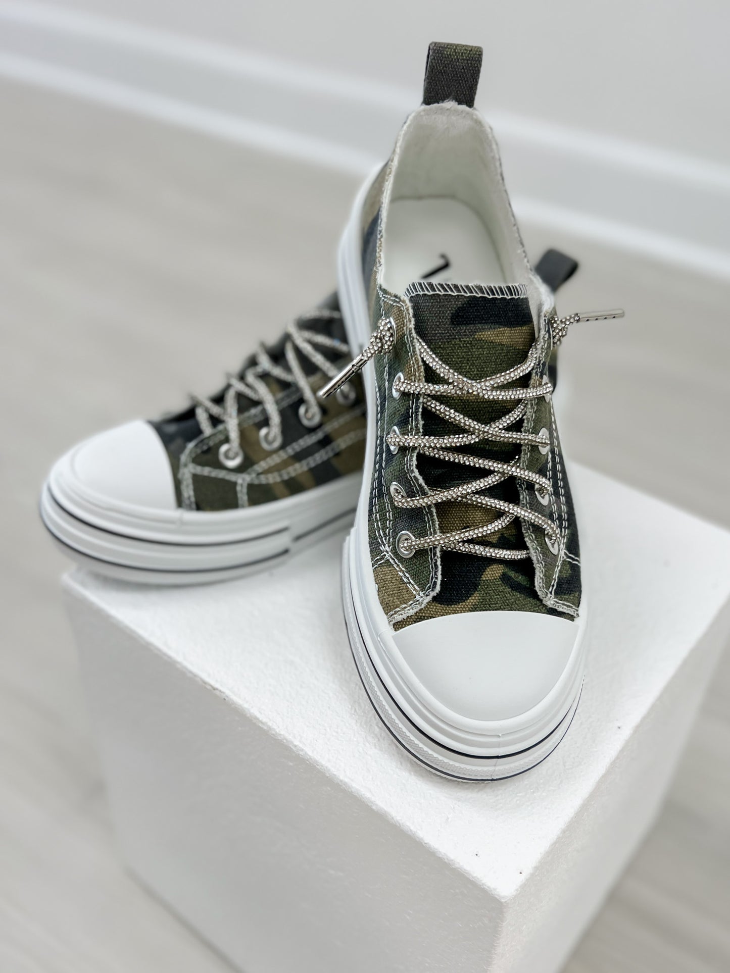 Very G Aman Sneakers in Khaki Camo